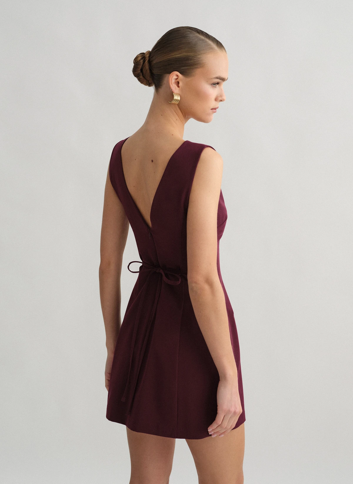 Γυναικείο αμάνικο υφασμάτινο μίνι φόρεμα,