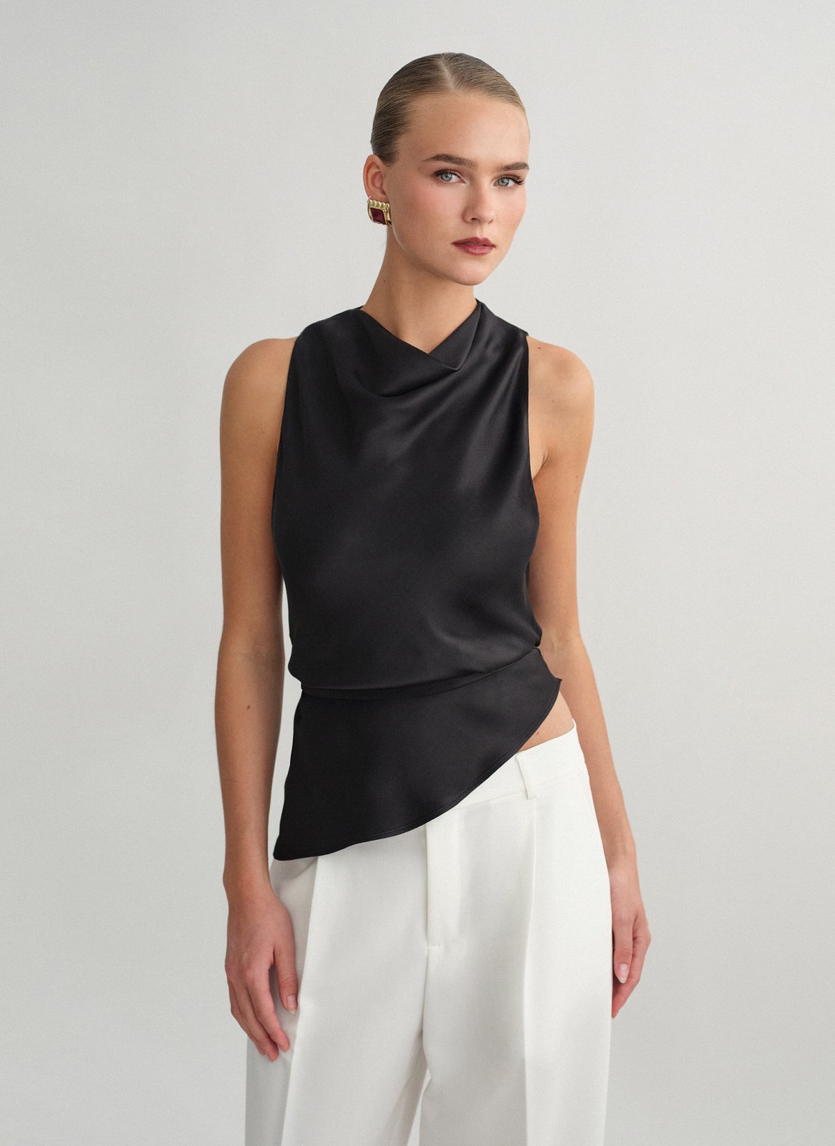 Γυναικείο ασύμμετρο σατέν τοπ
