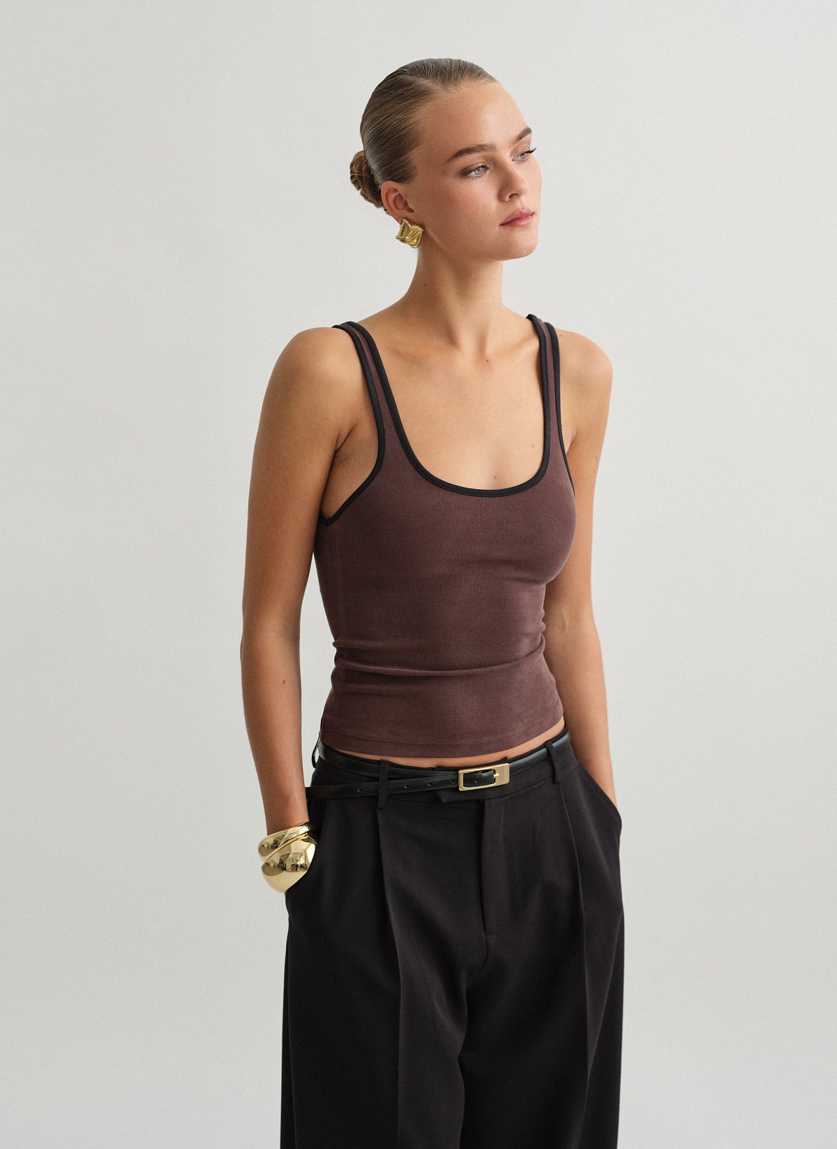 Γυναικείο αμάνικο ριπ τοπ με χρωματική αντίθεση