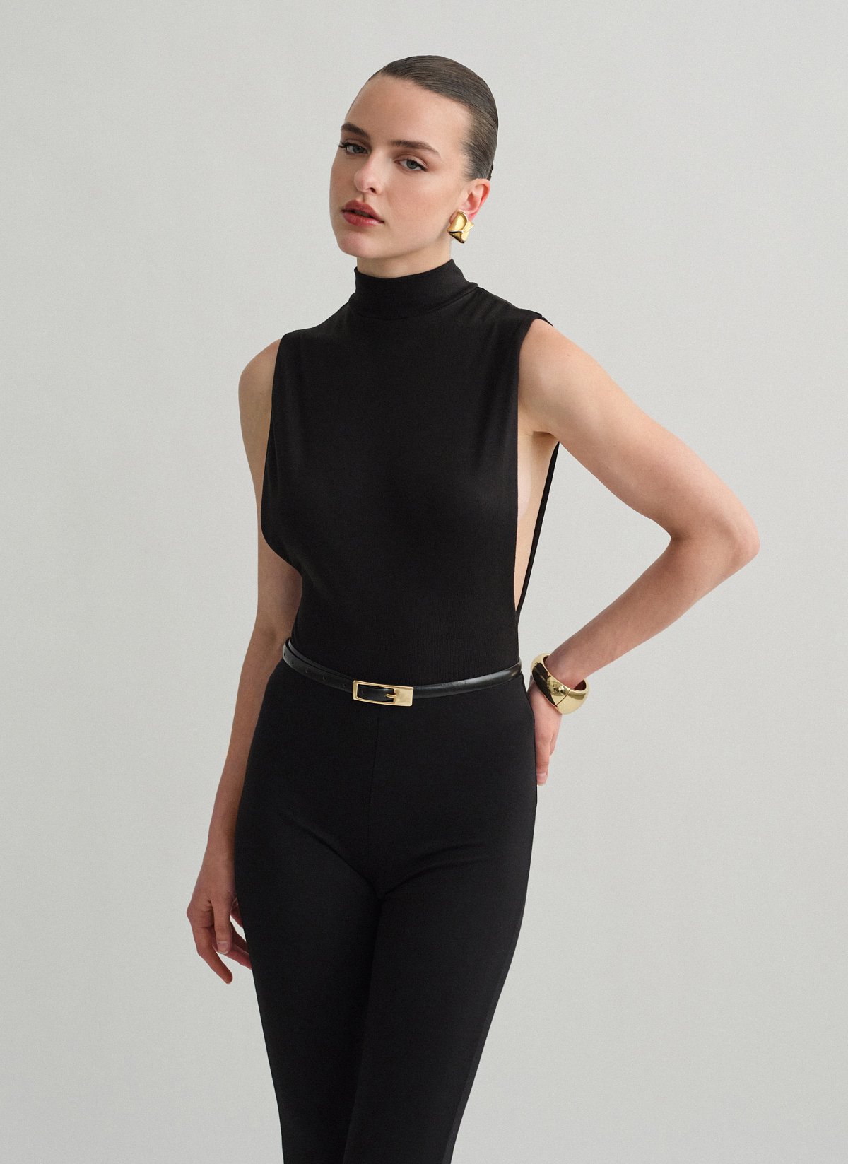 Γυναικείο αμάνικο κορμάκι ζιβάγκο σε ελαφριά πλέξη