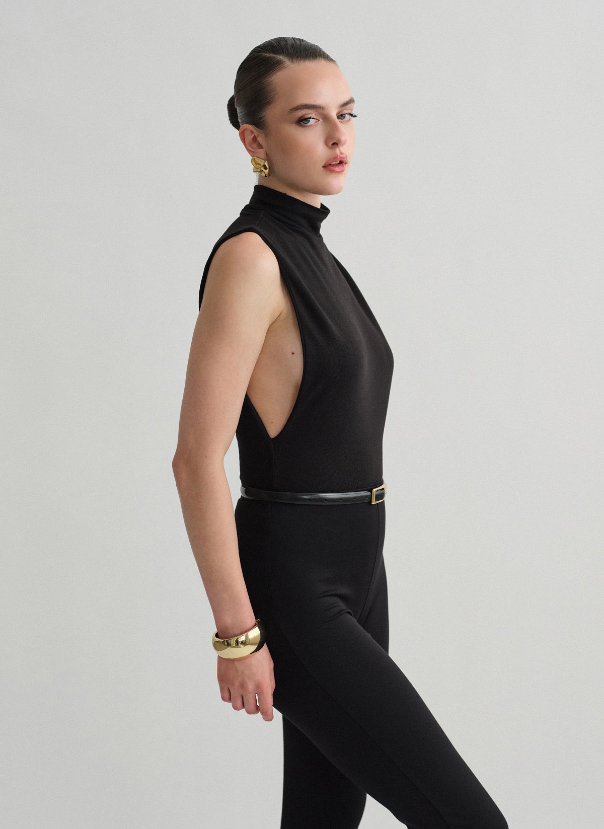 Γυναικείο αμάνικο κορμάκι ζιβάγκο σε ελαφριά πλέξη