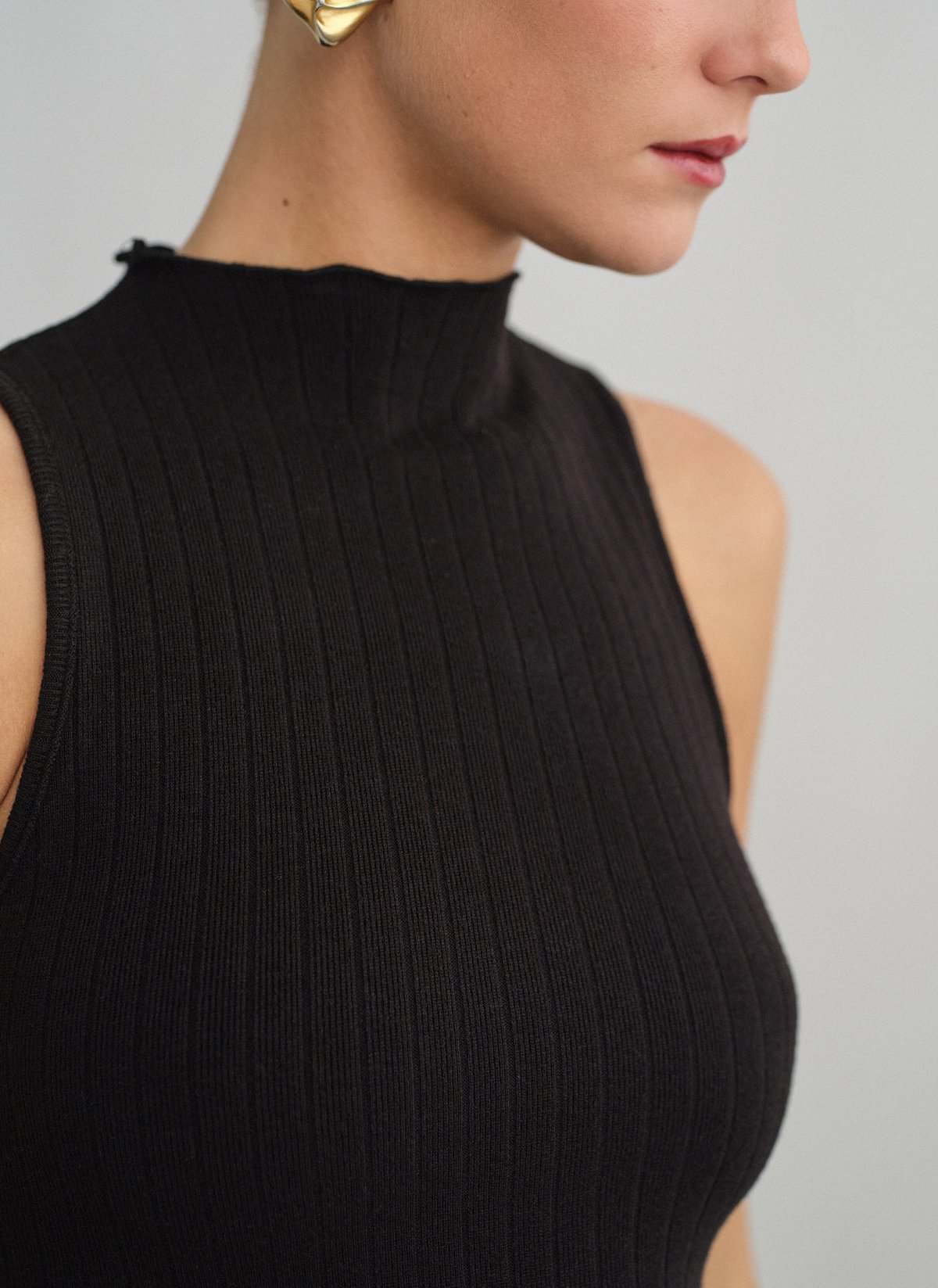 Sleeveless ribbed knit mini dress-4