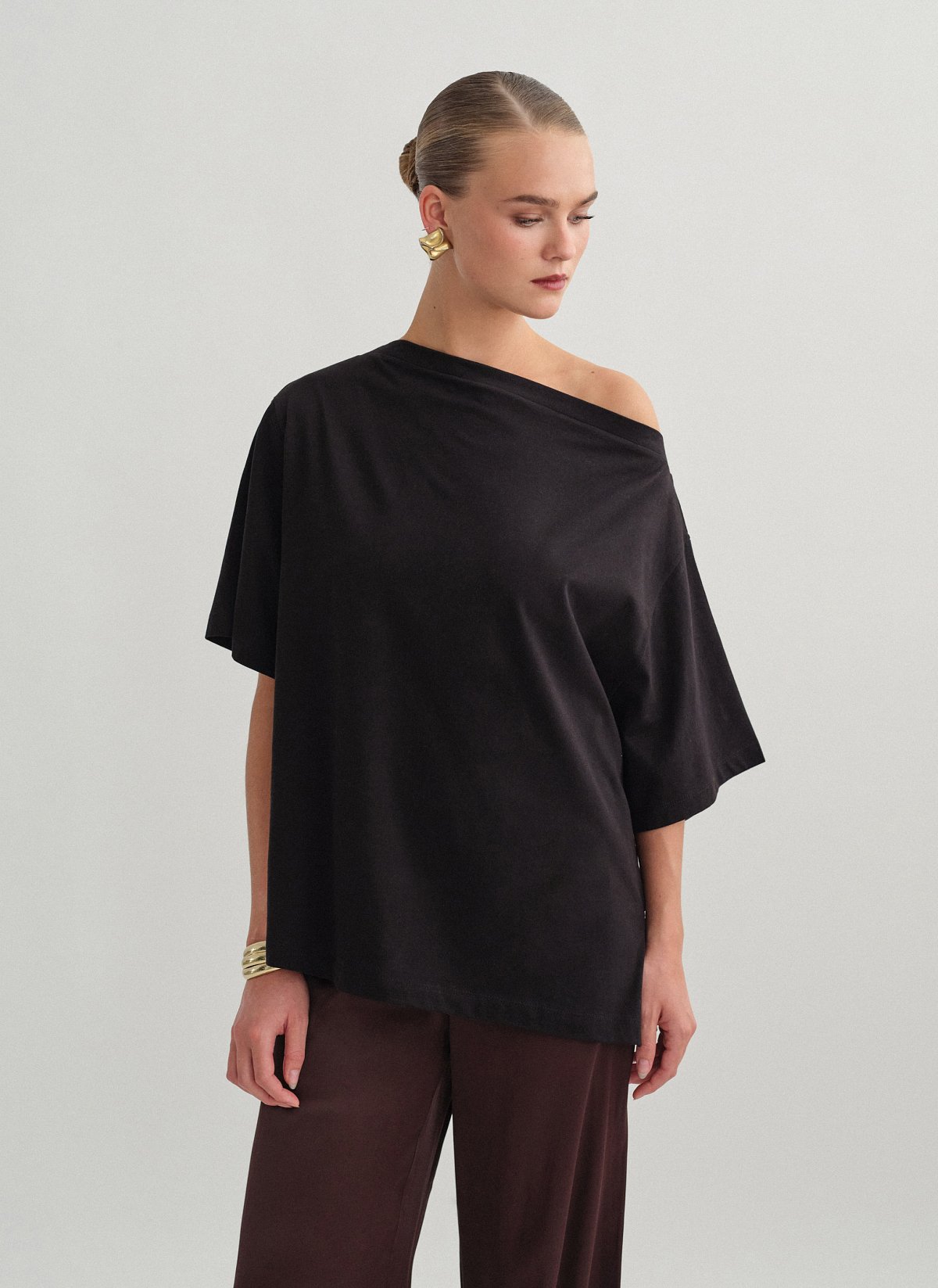 One-shoulder shortsleeve blouse-5