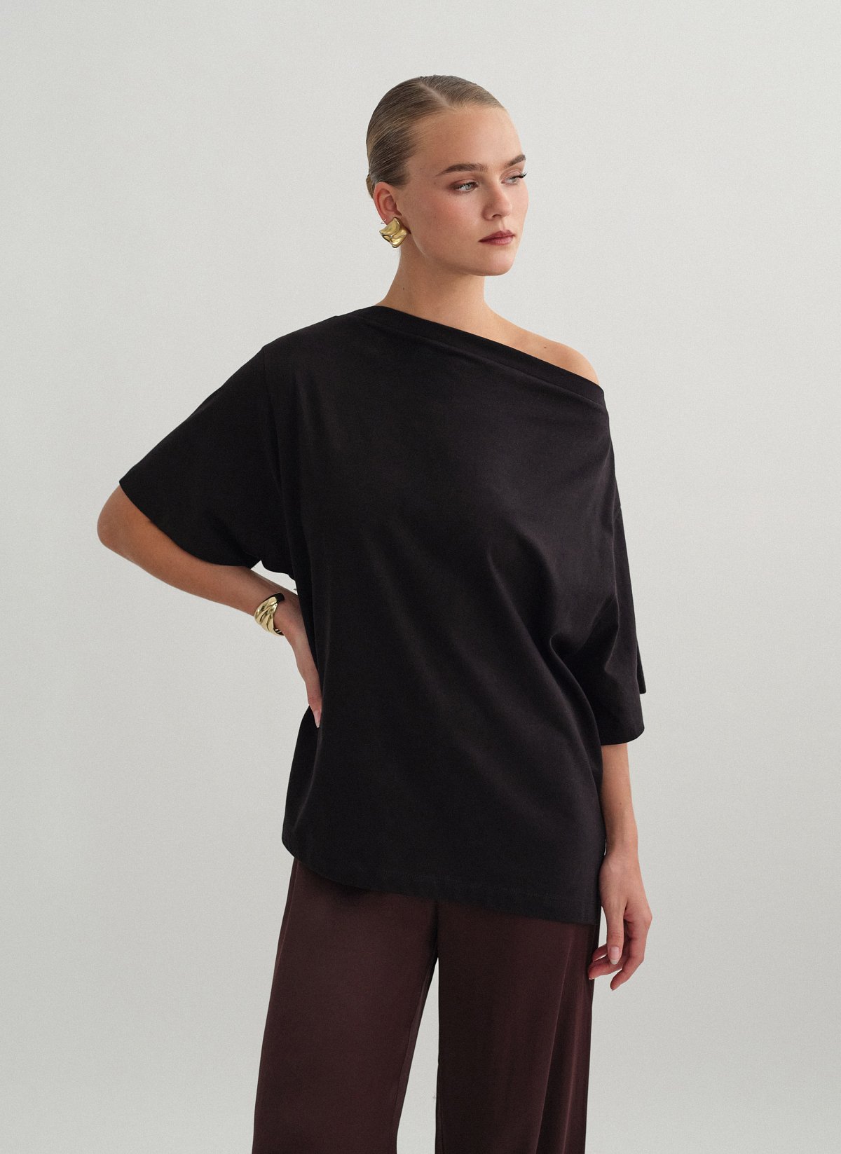 One-shoulder shortsleeve blouse-6