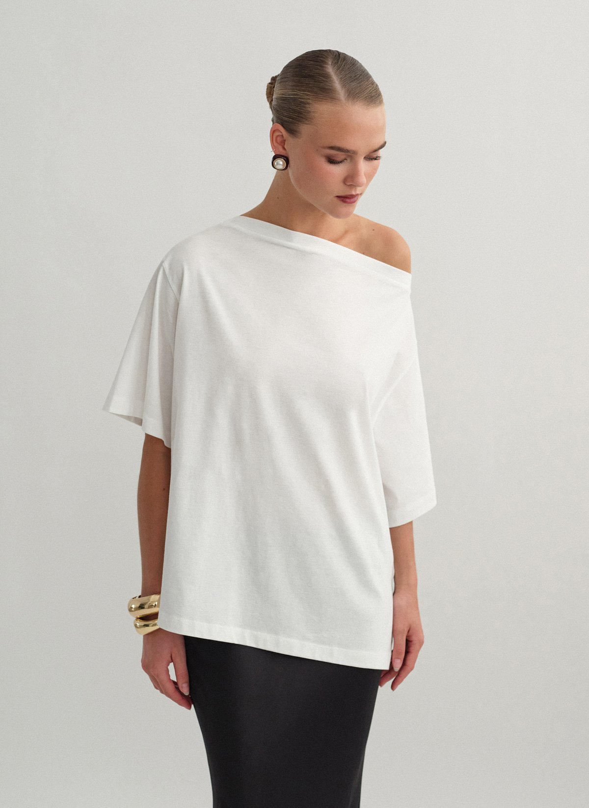 One-shoulder shortsleeve blouse-8