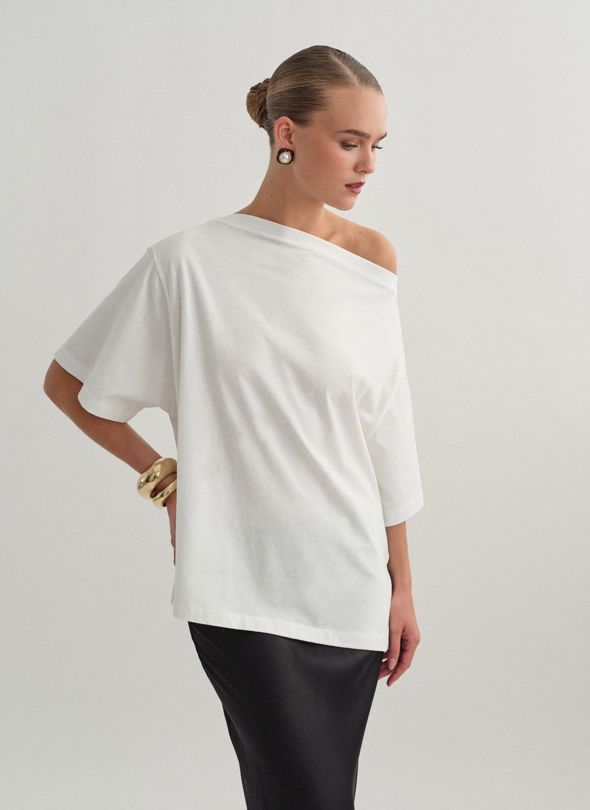 One-shoulder shortsleeve blouse-10