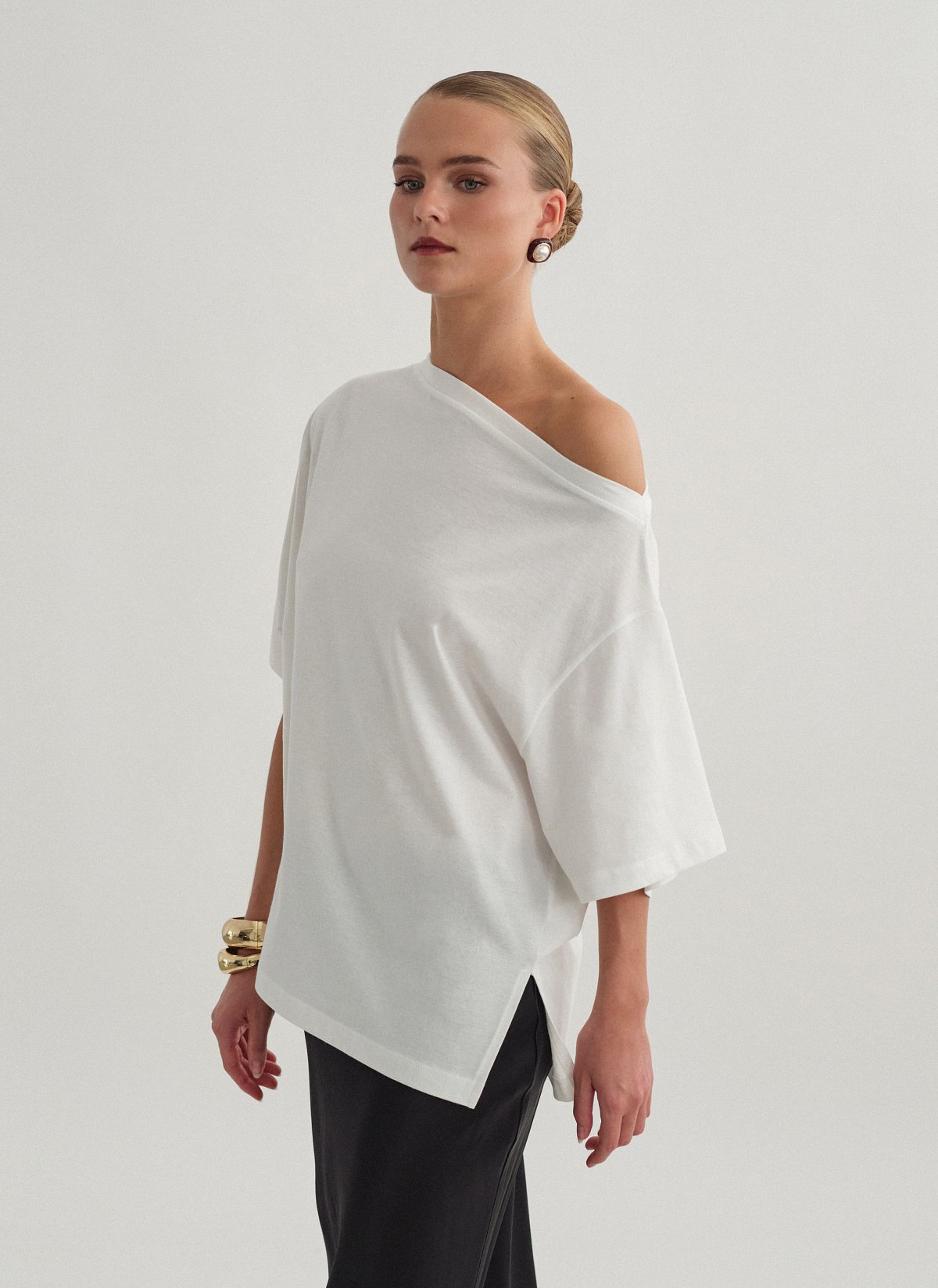 One-shoulder shortsleeve blouse-11