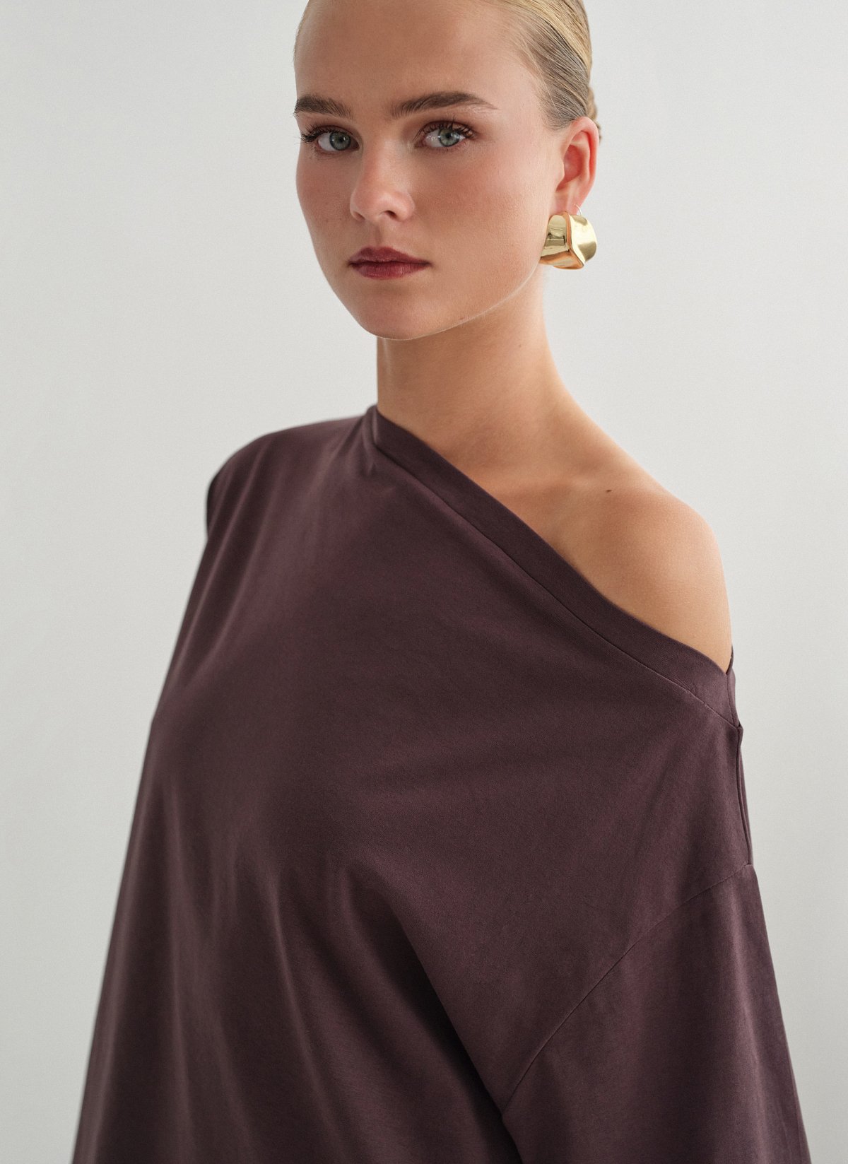 One-shoulder shortsleeve blouse-2