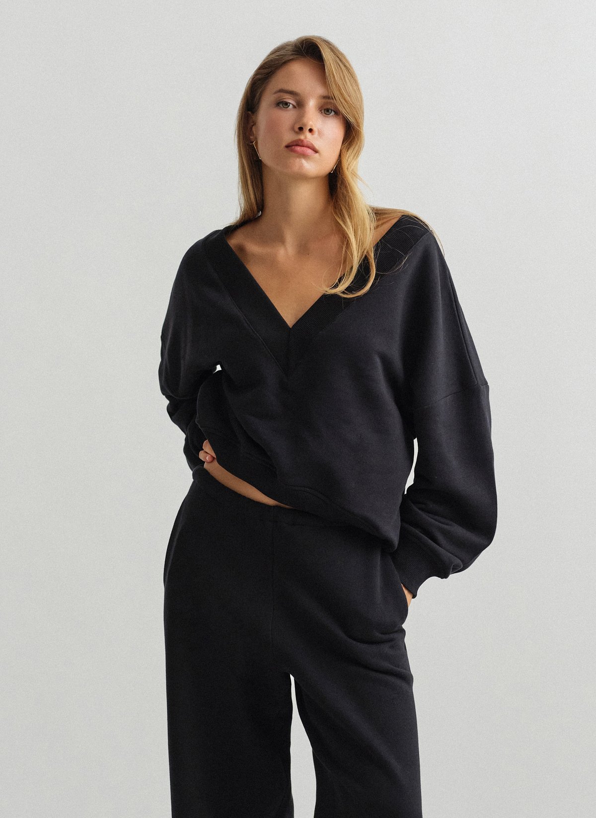 Γυναικείο μακρυμάνικο φούτερ με λαιμόκοψη V