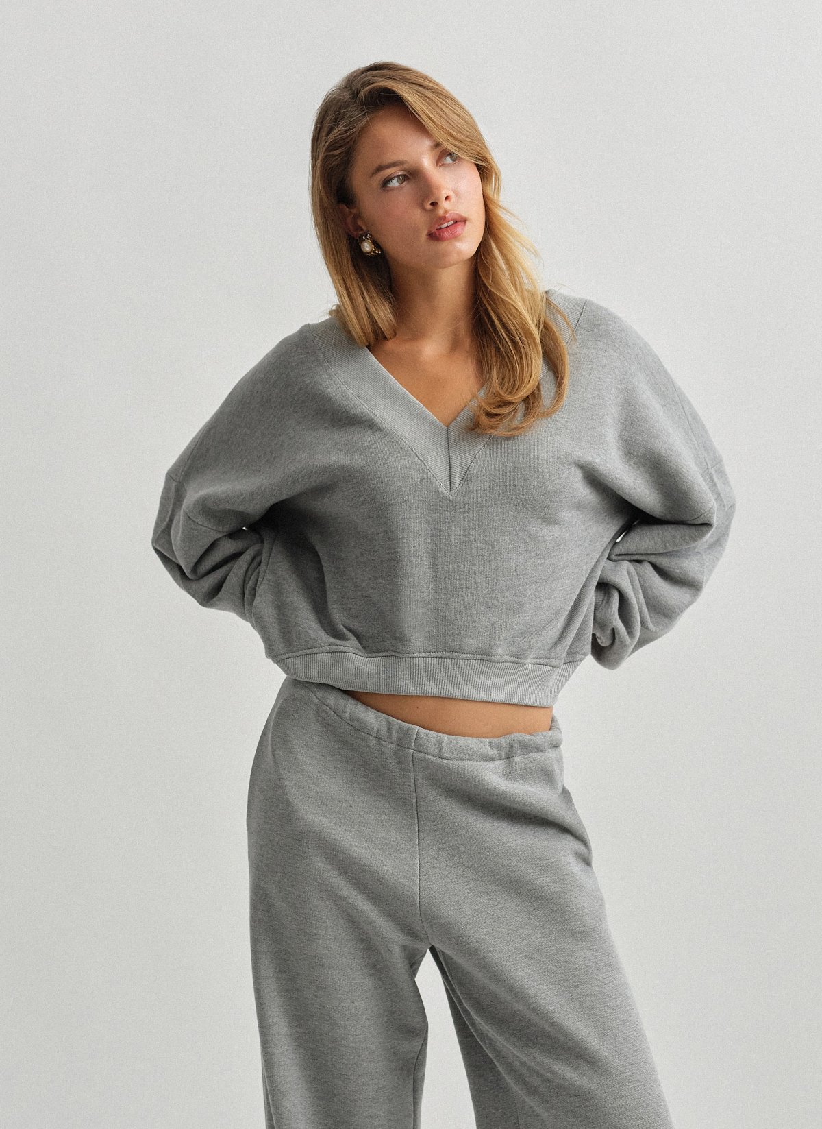 Γυναικείο μακρυμάνικο φούτερ με λαιμόκοψη V