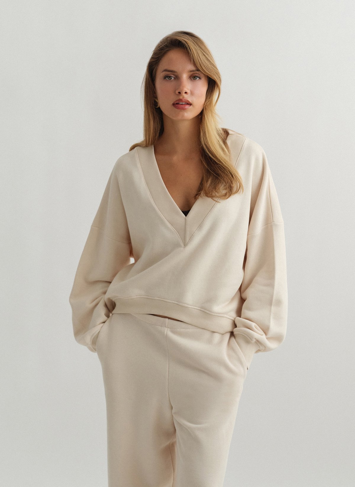 Γυναικείο μακρυμάνικο φούτερ με λαιμόκοψη V