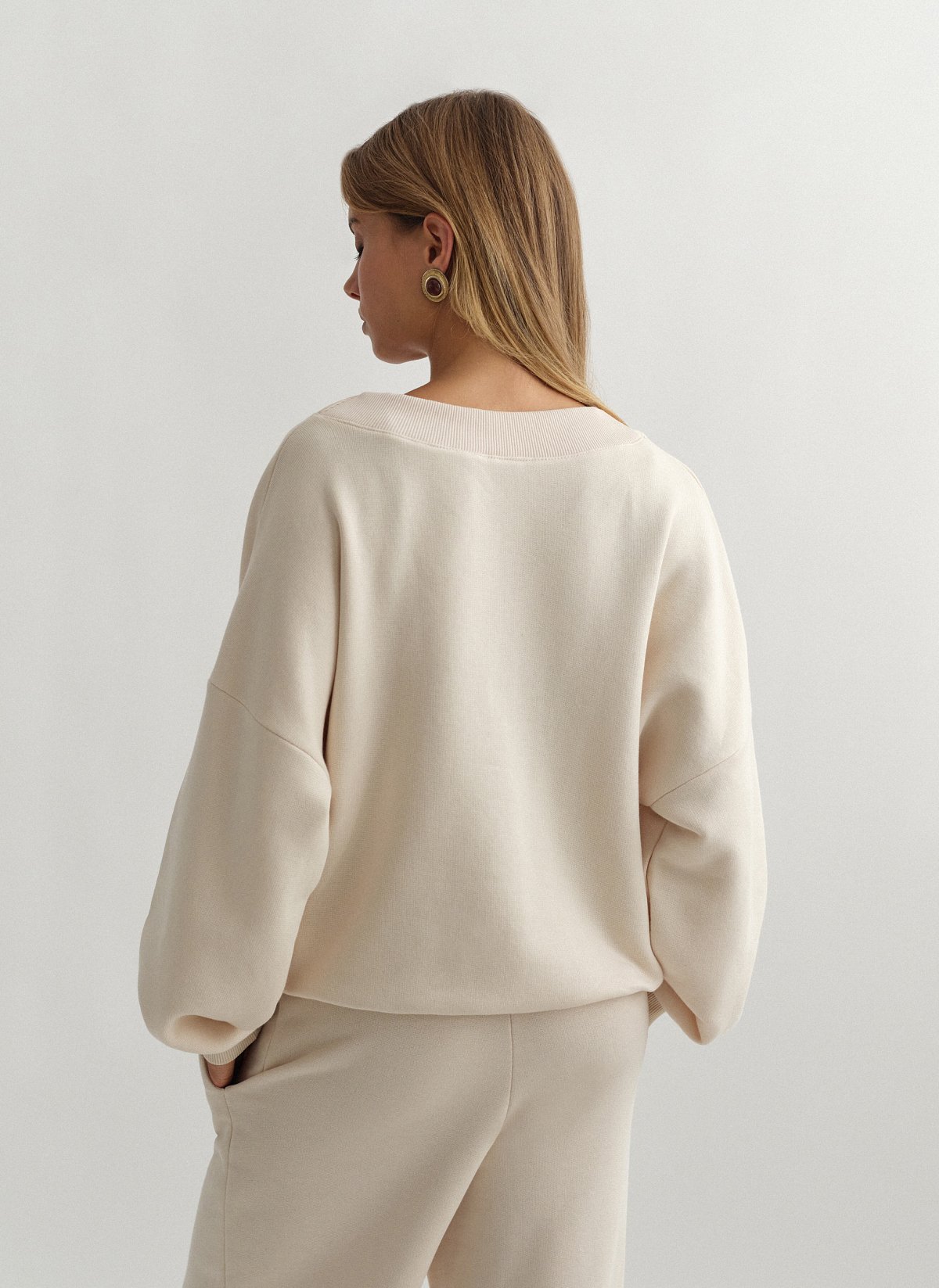 Γυναικείο μακρυμάνικο φούτερ με λαιμόκοψη V