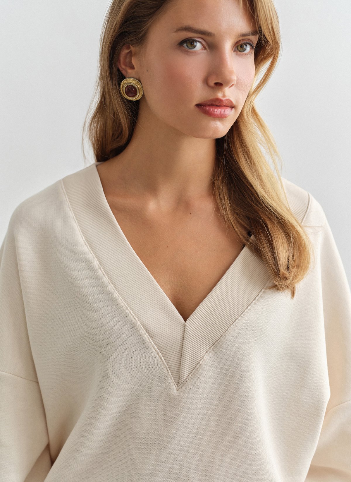 Γυναικείο μακρυμάνικο φούτερ με λαιμόκοψη V