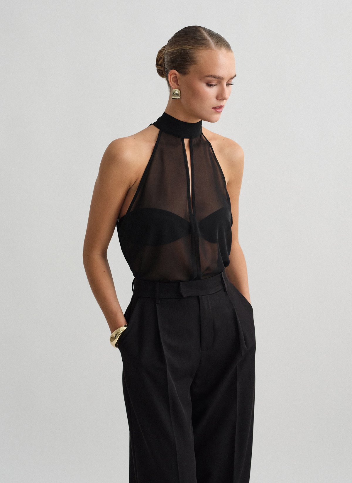 Γυναικεία αμάνικη ημιδιάφανη halter μπλούζα με δέσιμο στο λαιμό