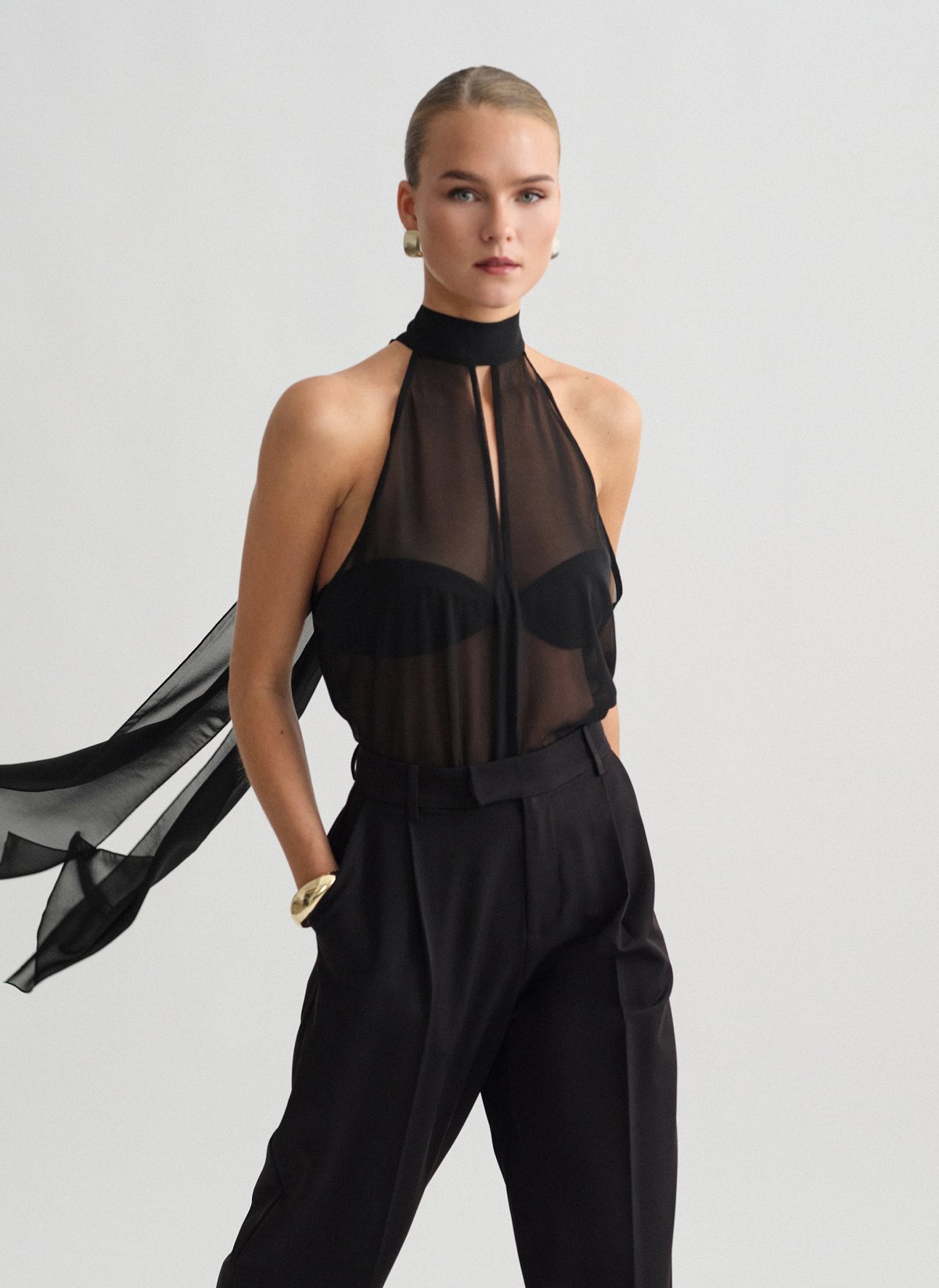 Γυναικεία αμάνικη ημιδιάφανη halter μπλούζα με δέσιμο στο λαιμό