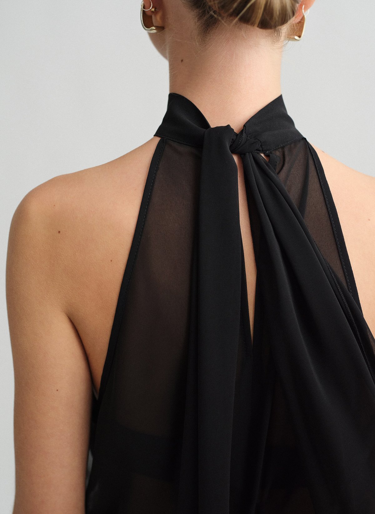 Γυναικεία αμάνικη ημιδιάφανη halter μπλούζα με δέσιμο στο λαιμό