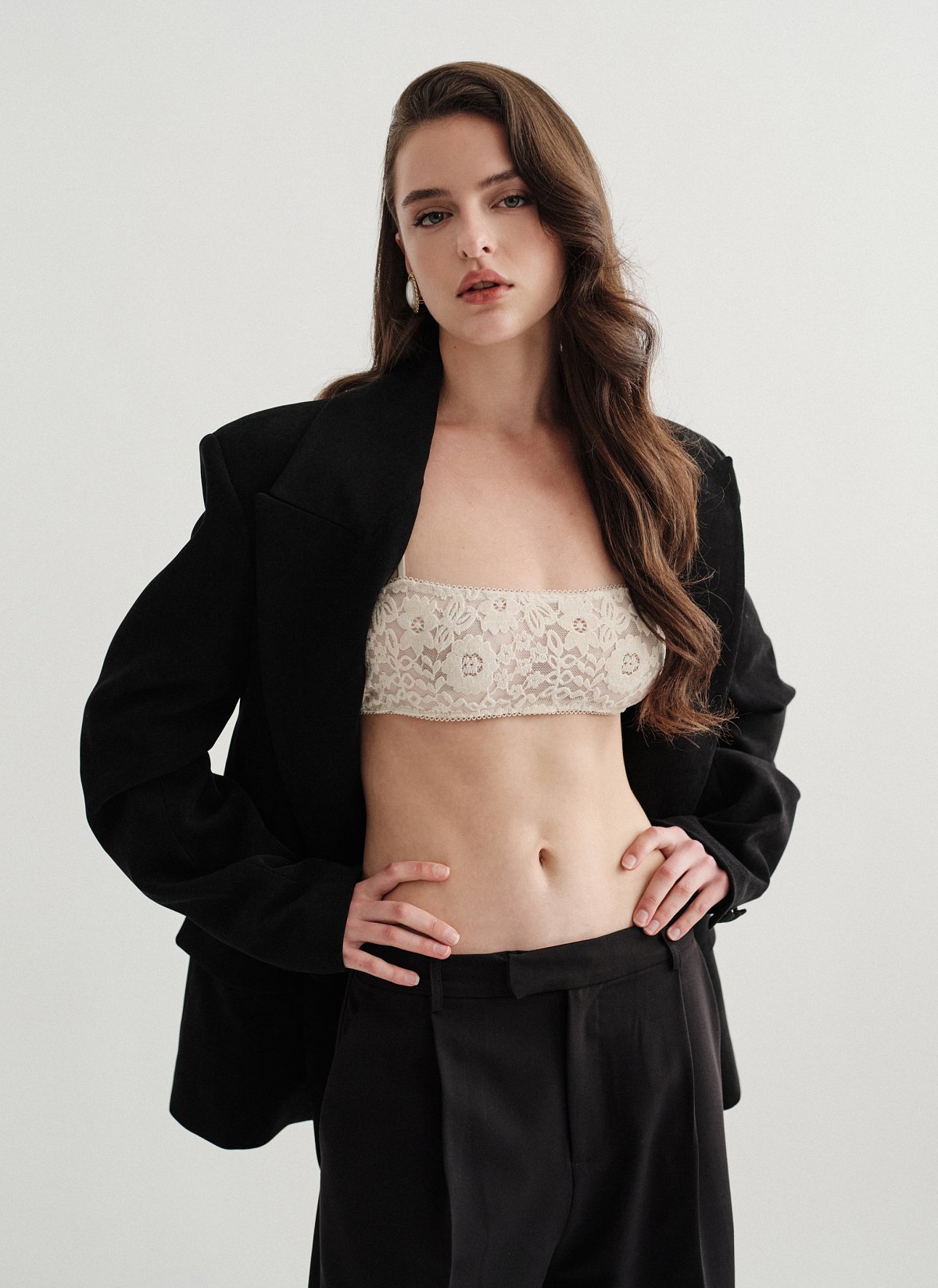 Γυναικείο crop τοπ δαντέλα με βελούδινη υφή