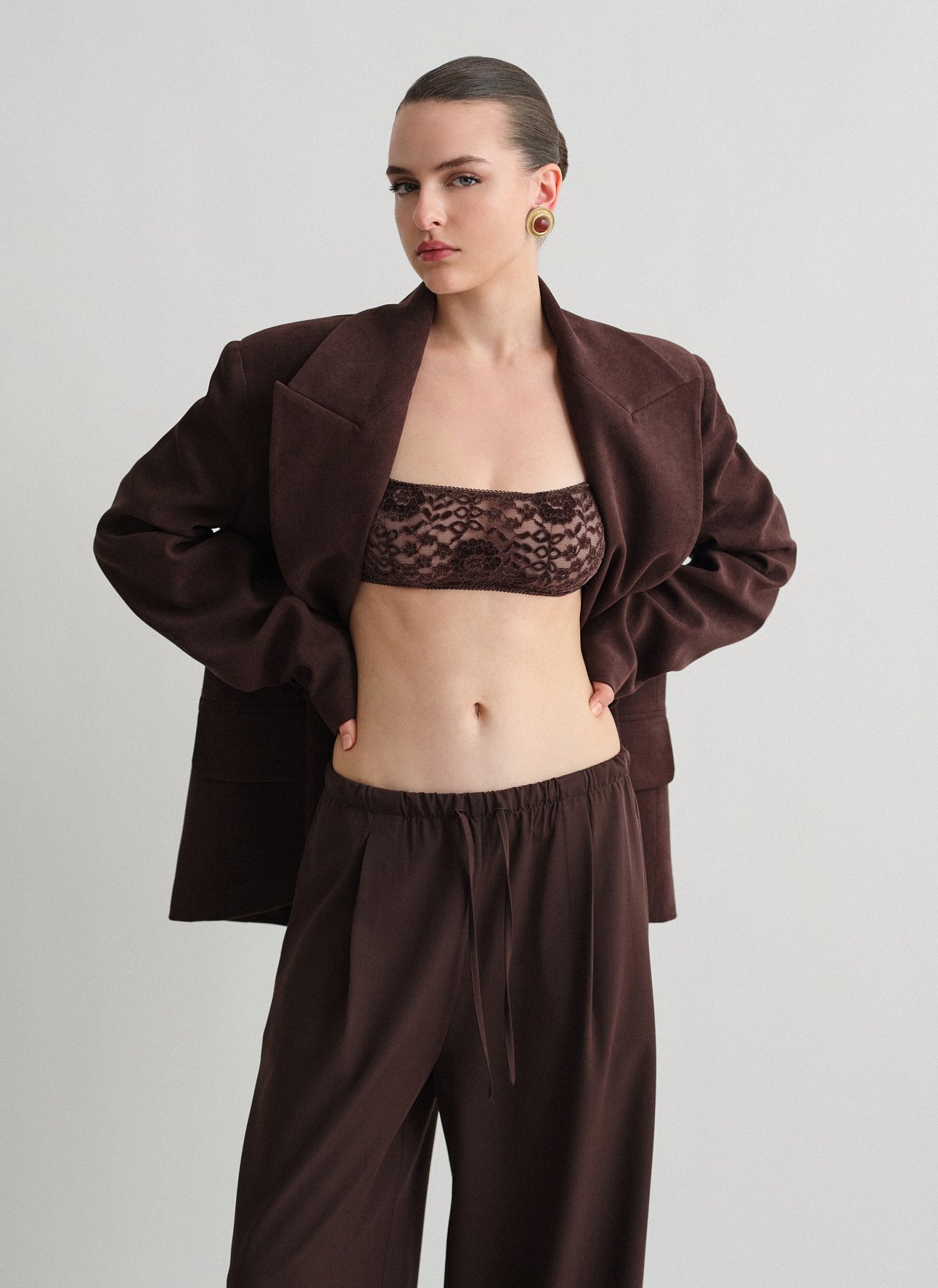 Γυναικείο crop τοπ δαντέλα με βελούδινη υφή