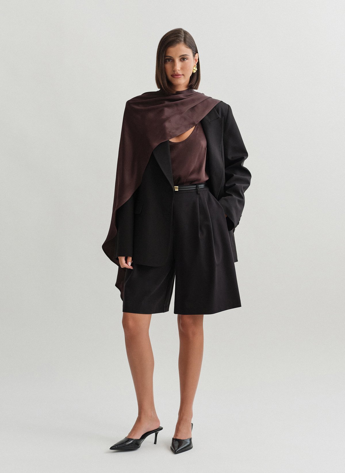 Γυναικεία ασύμμετρη σατέν κάπα