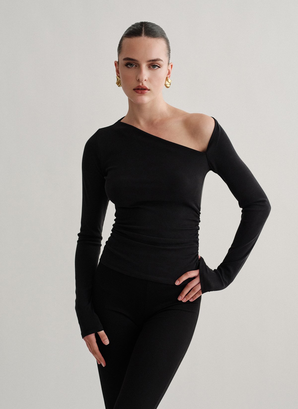 Γυναικεία one-shoulder ριπ μακρυμάνικη μπλούζα με ασύμμετρη λαιμόκοψη