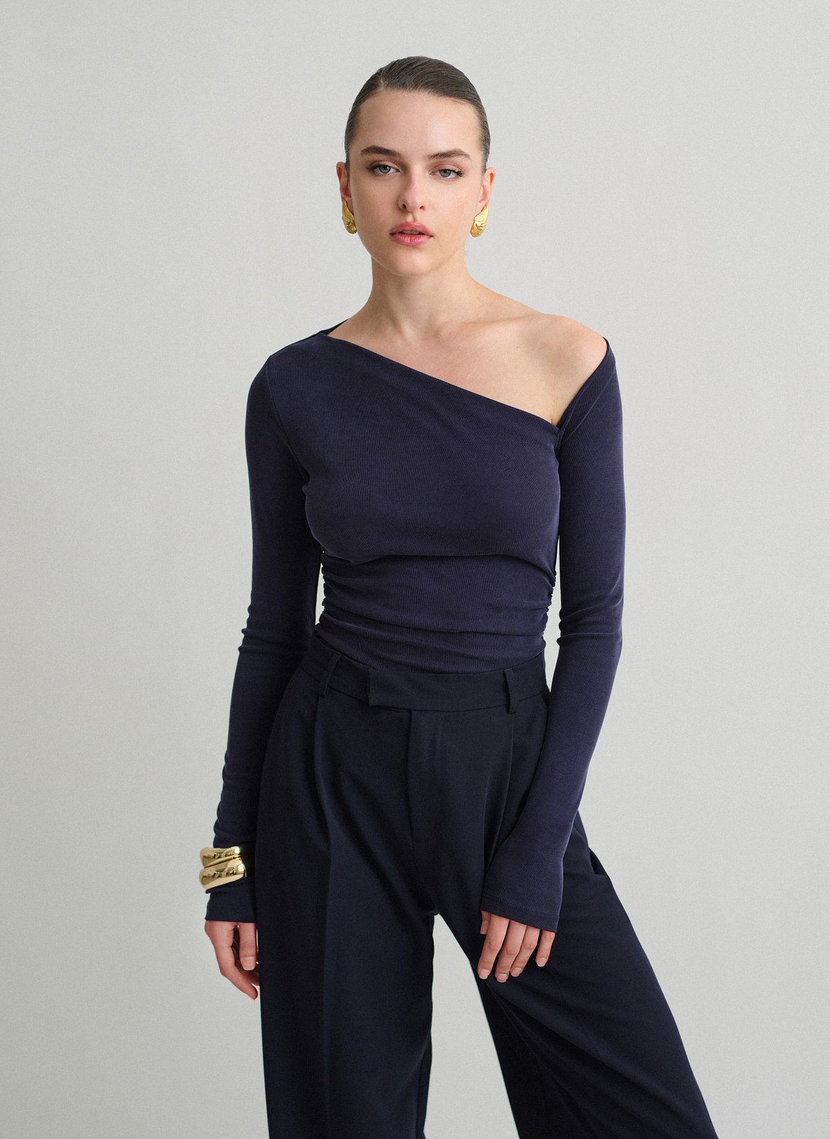 Γυναικεία one-shoulder ριπ μακρυμάνικη μπλούζα με ασύμμετρη λαιμόκοψη