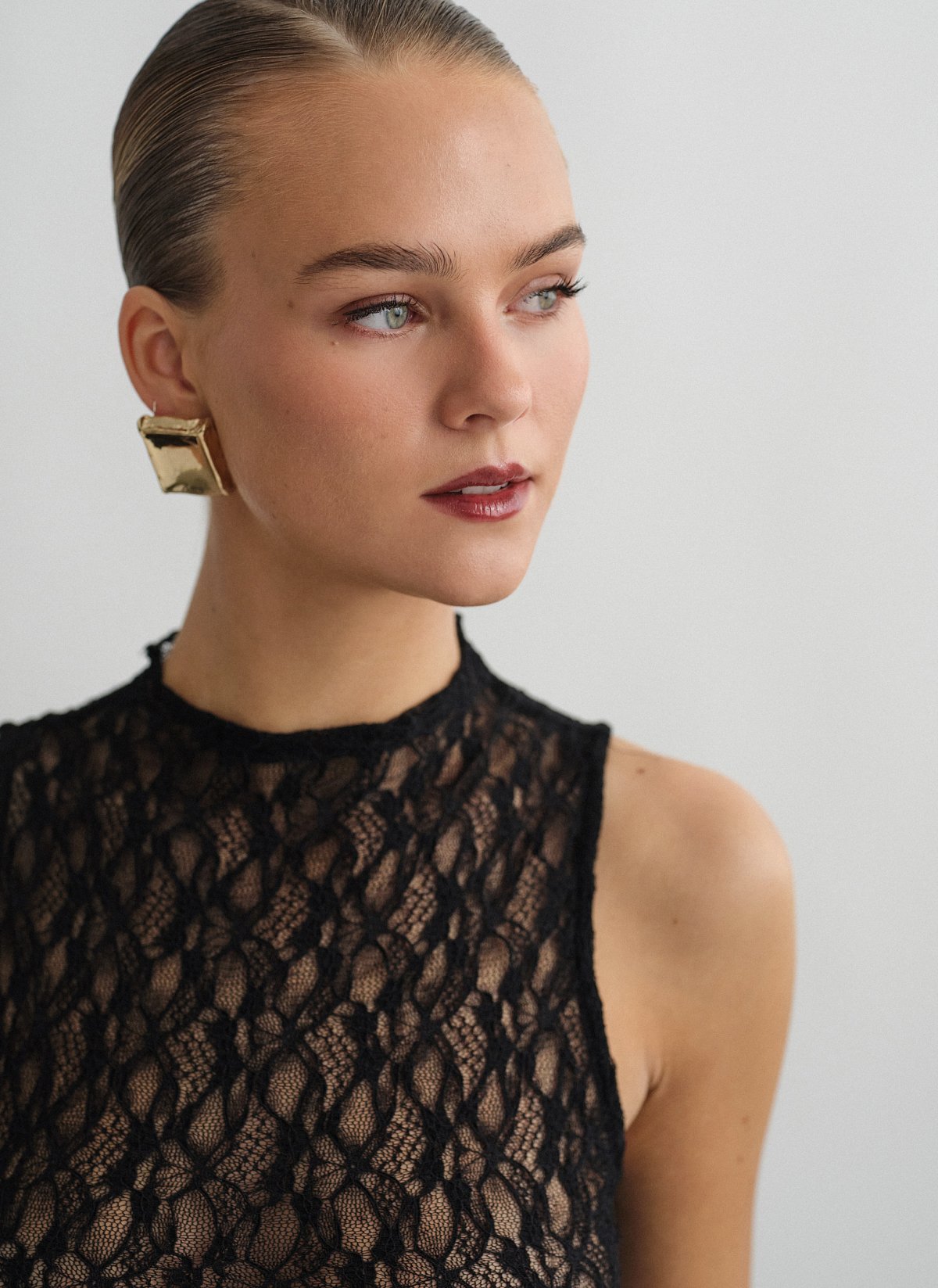 Αμάνικο τοπ δαντέλα με όρθιο γιακά-2