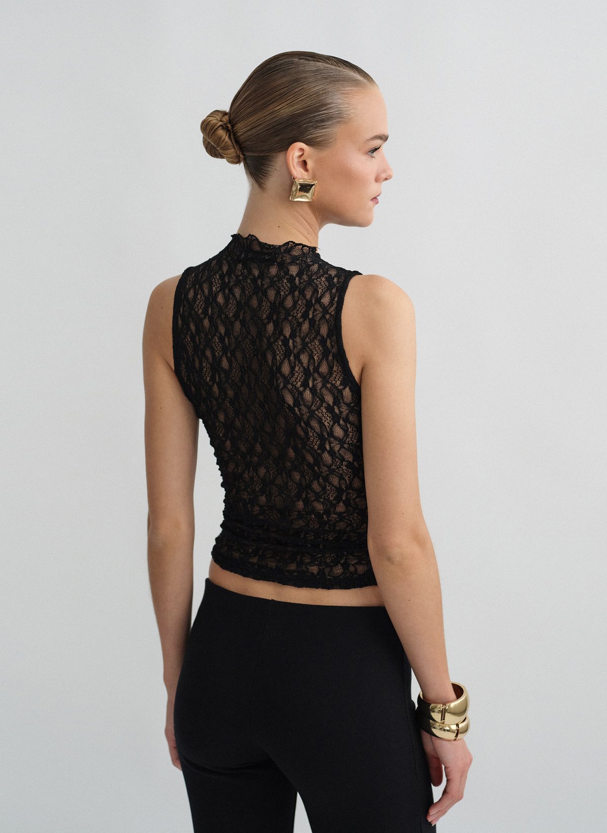 Αμάνικο τοπ δαντέλα με όρθιο γιακά-3