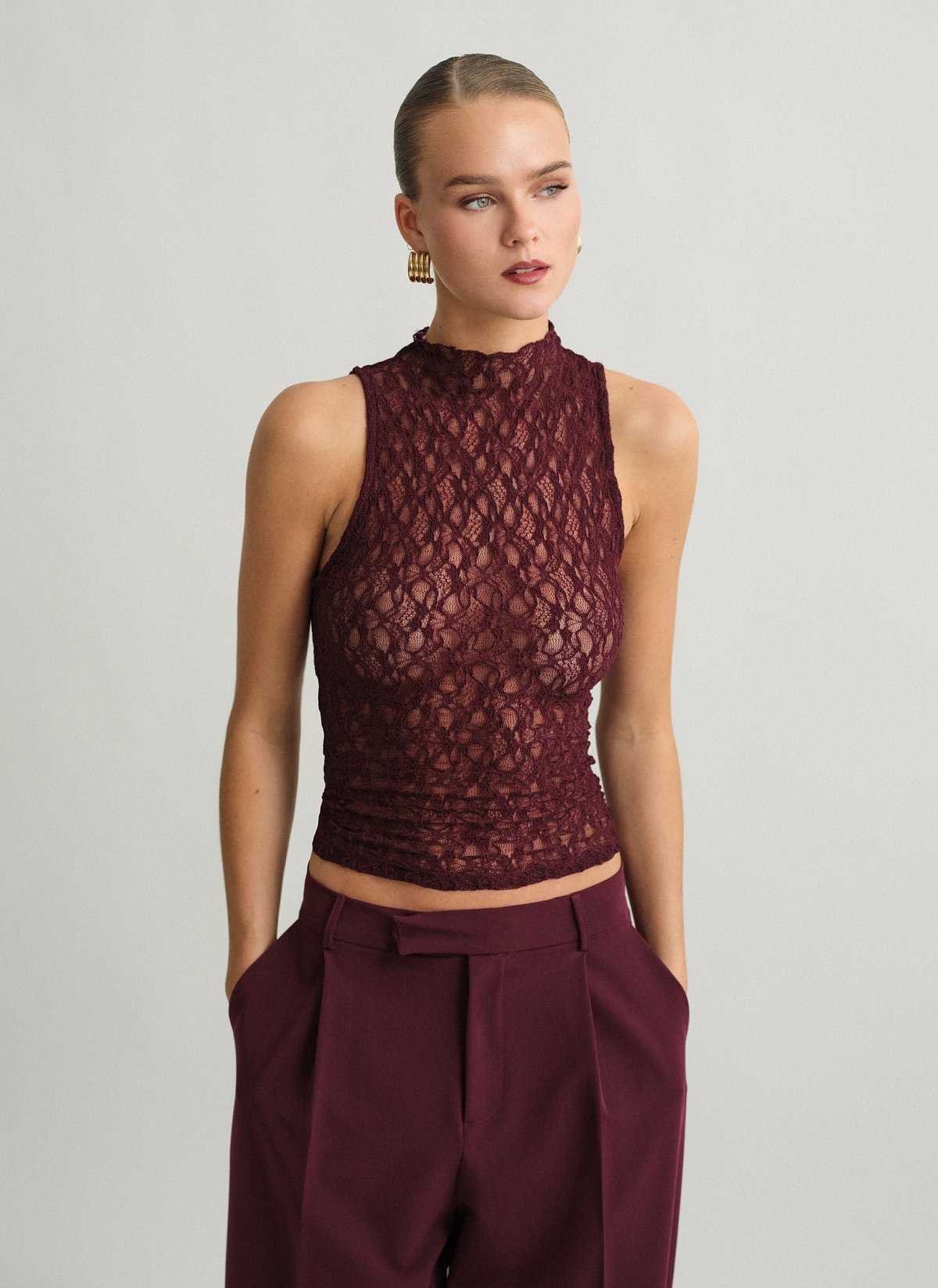 Αμάνικο τοπ δαντέλα με όρθιο γιακά-5