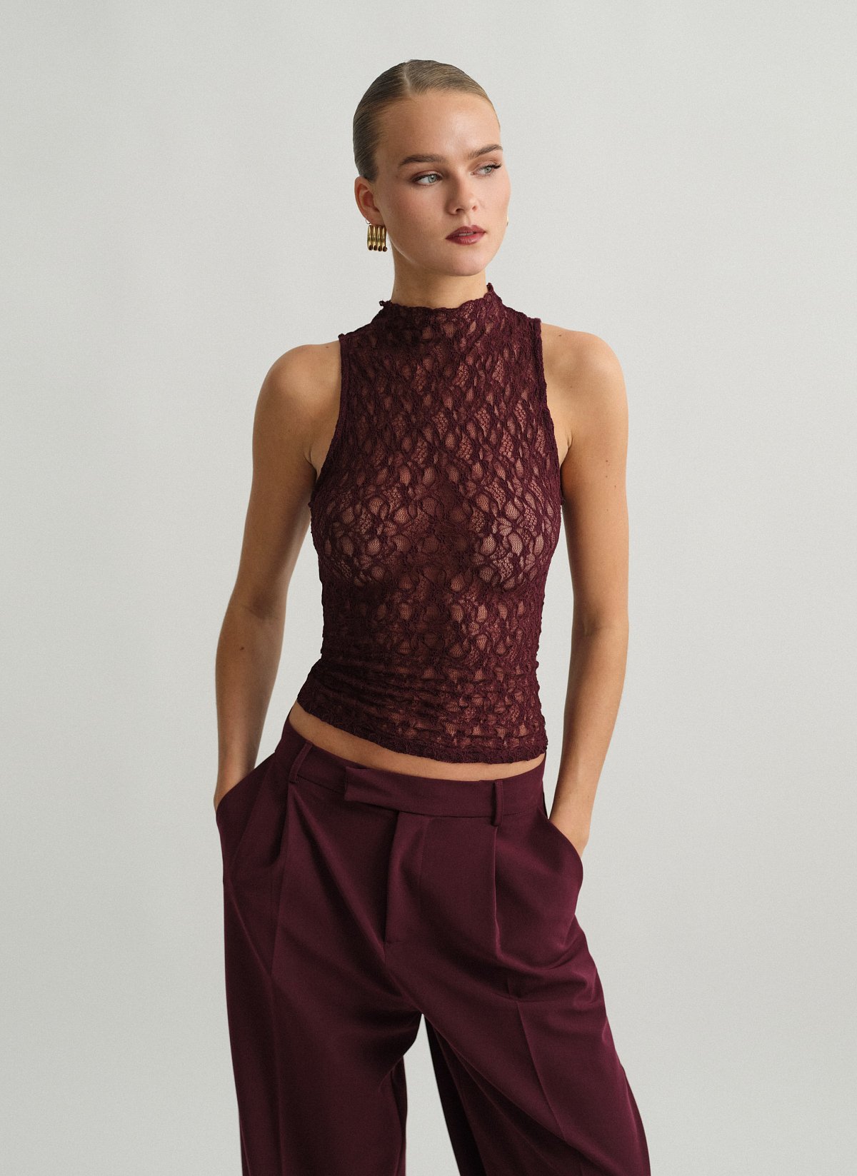 Αμάνικο τοπ δαντέλα με όρθιο γιακά-4