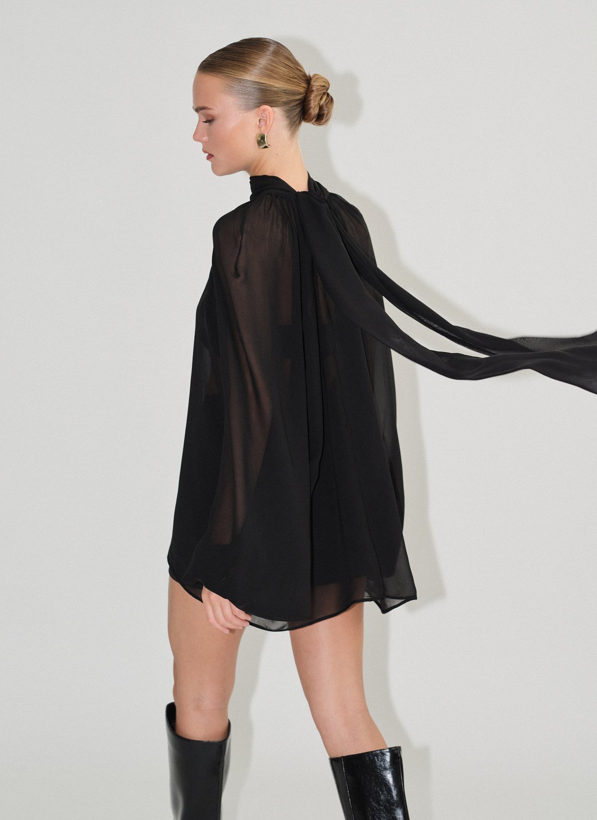 Γυναικείο μακρυμάνικο ημιδιάφανο μίνι φόρεμα με δέσιμο στον λαιμό