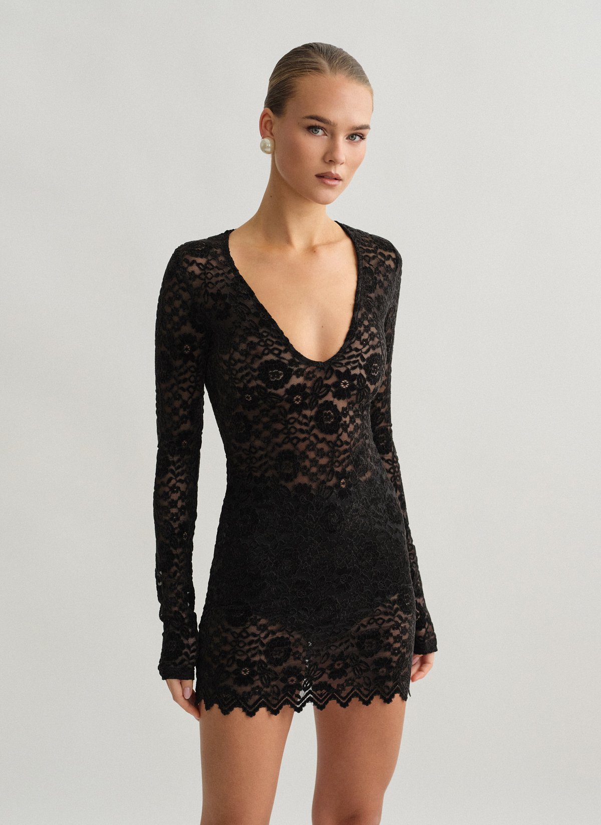 Γυναικείο μακρυμάνικο μίνι φόρεμα δαντέλα με V ντεκολτέ με βελούδινη υφή