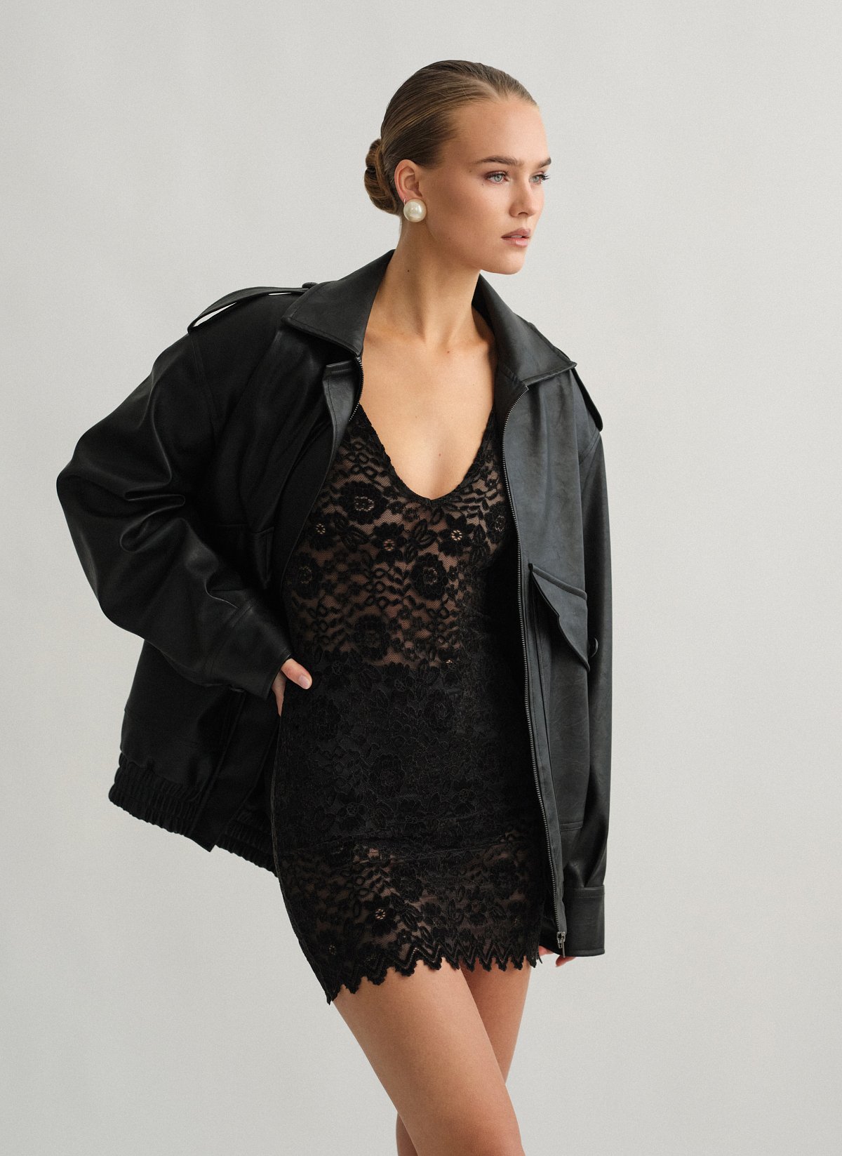 Γυναικείο μακρυμάνικο μίνι φόρεμα δαντέλα με V ντεκολτέ με βελούδινη υφή