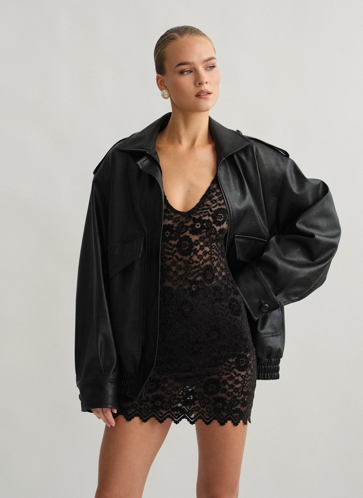 Γυναικείο μακρυμάνικο μίνι φόρεμα δαντέλα με V ντεκολτέ με βελούδινη υφή