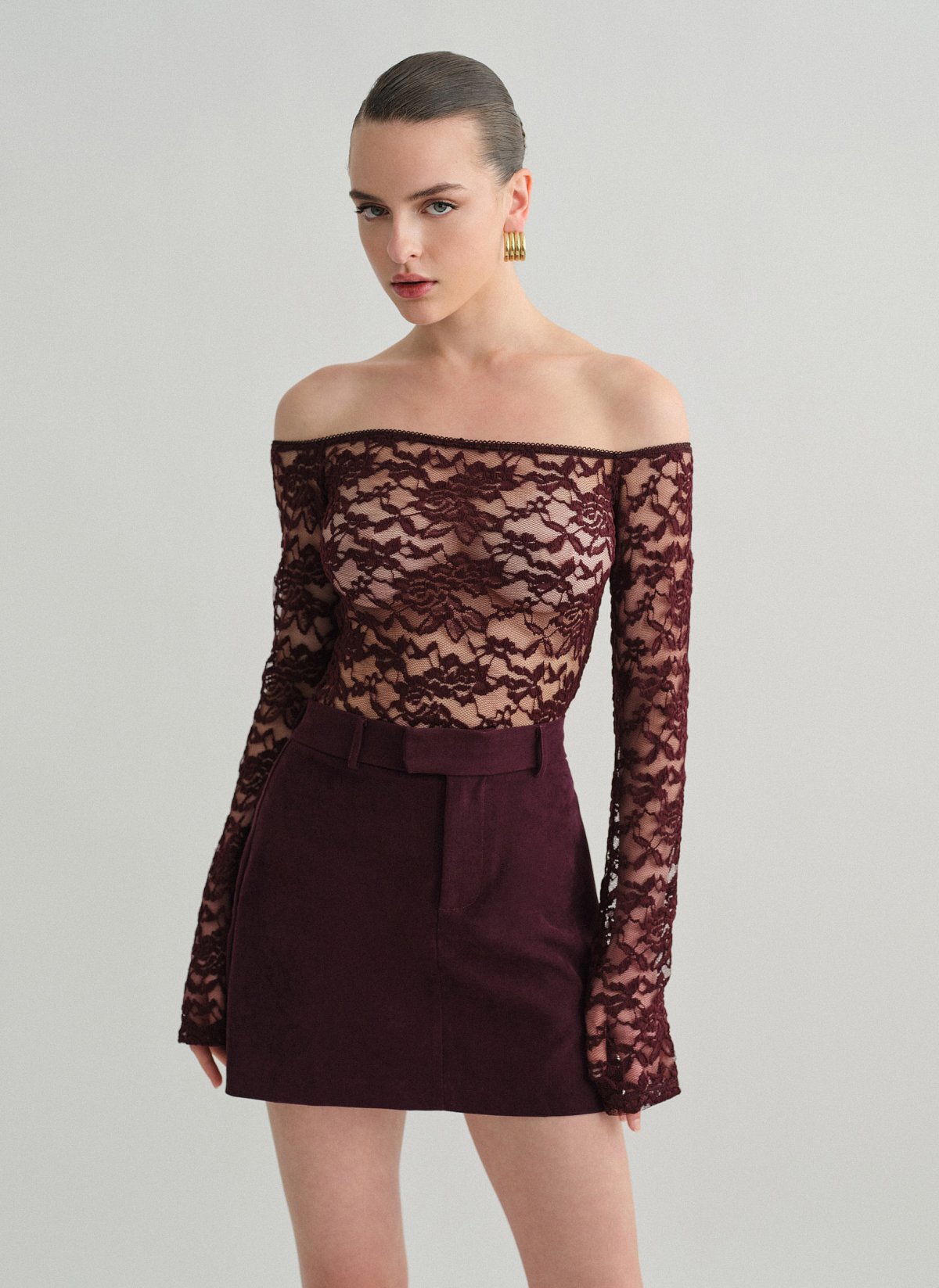 Γυναικείο off-shoulder κορμάκι με δαντέλα