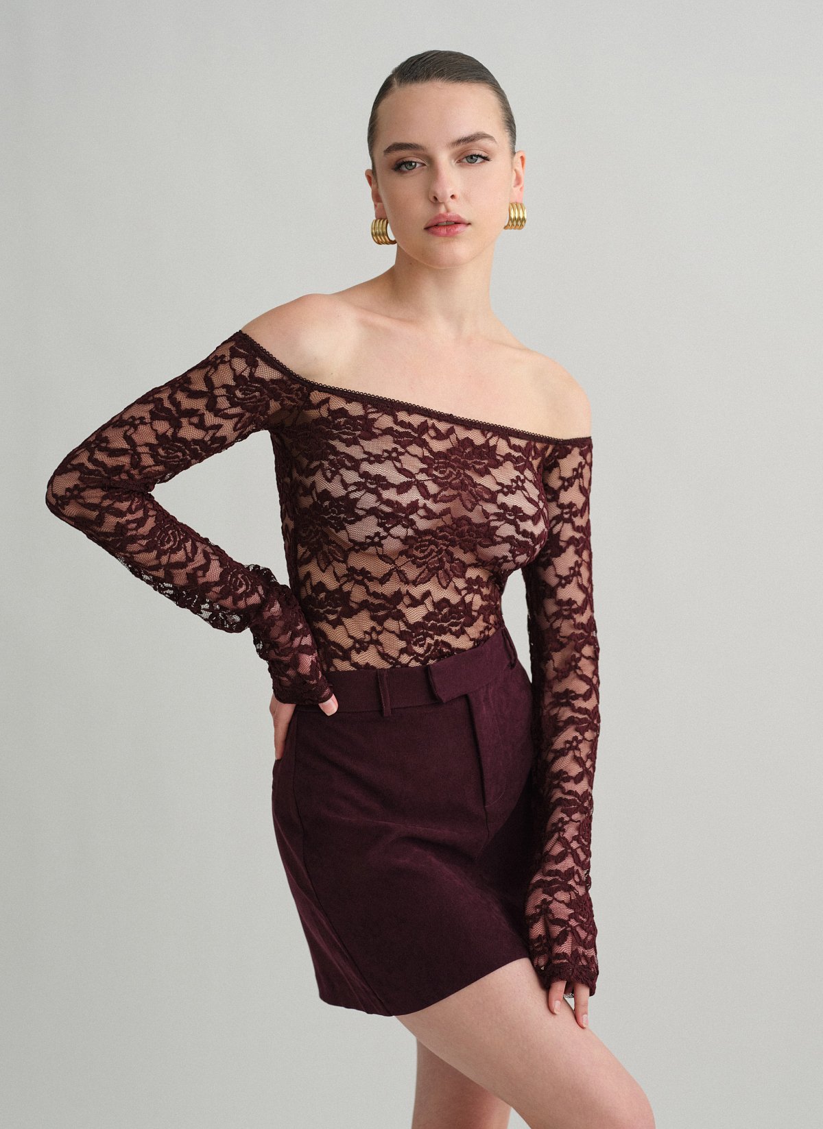 Γυναικείο off-shoulder κορμάκι με δαντέλα