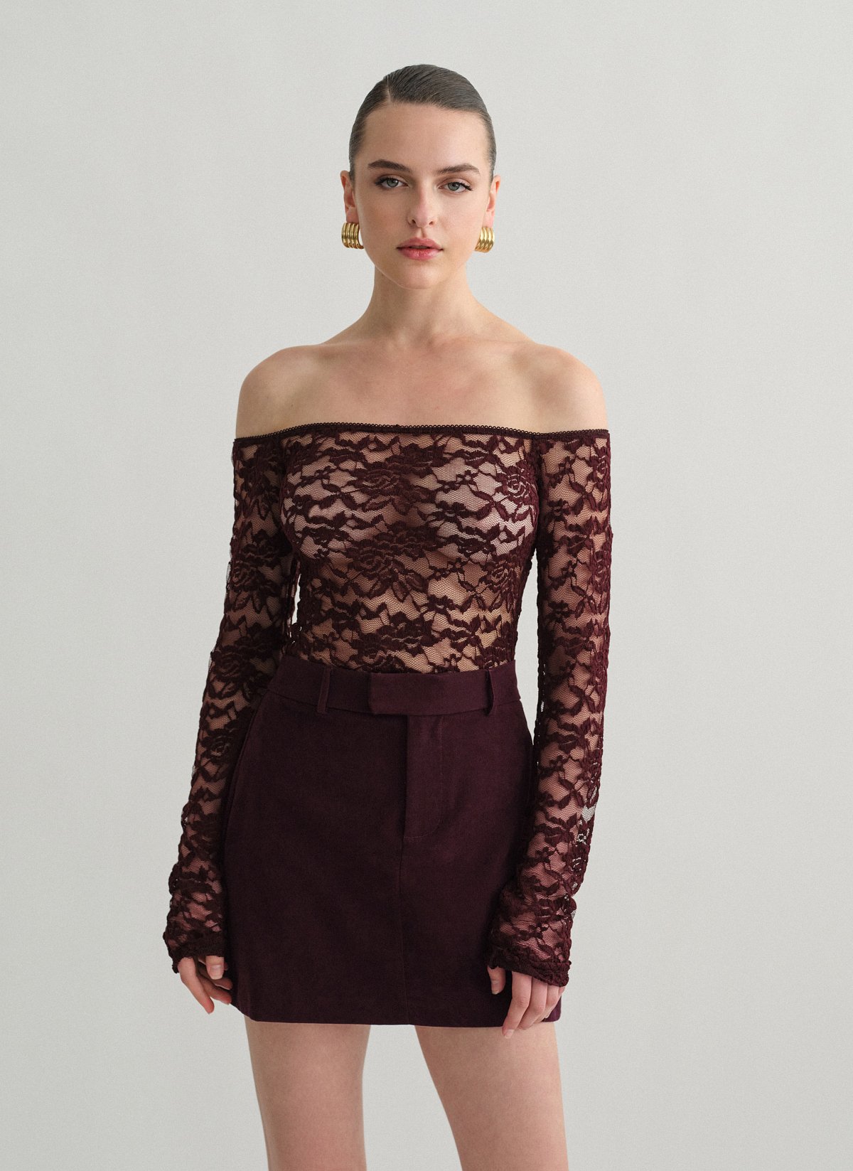 Γυναικείο off-shoulder κορμάκι με δαντέλα