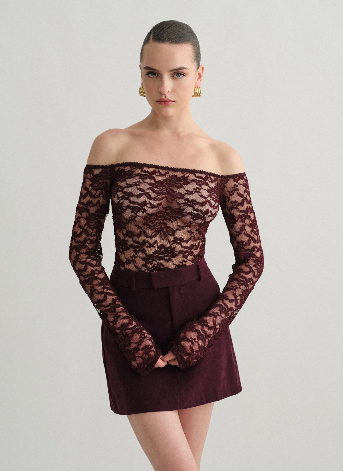 Γυναικείο off-shoulder κορμάκι με δαντέλα