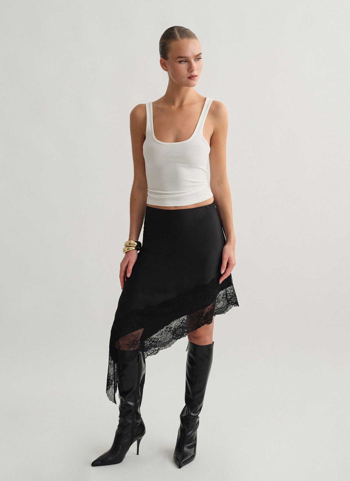Satin asymmetric skirt with lace detail-6