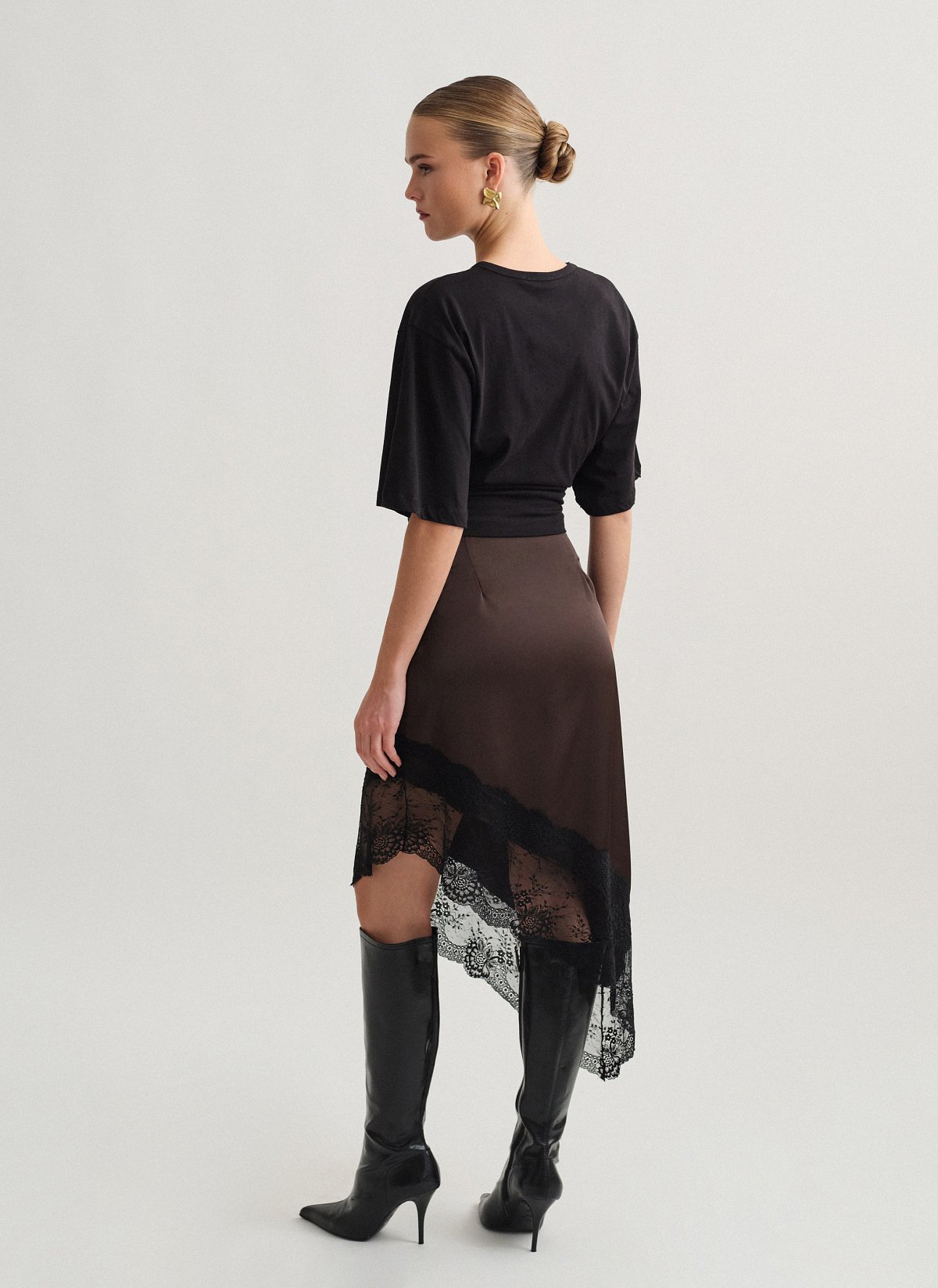 Satin asymmetric skirt with lace detail-1