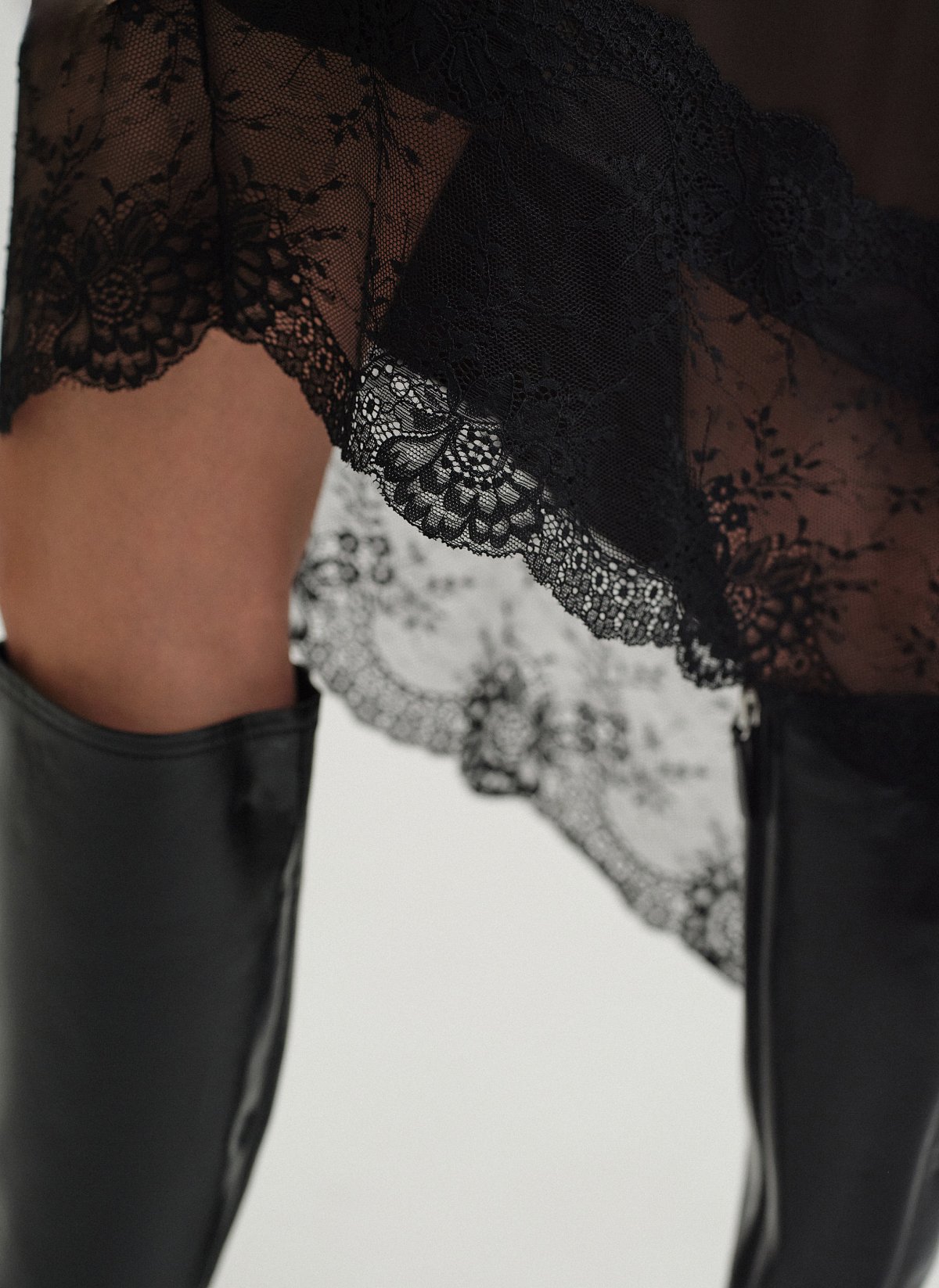 Satin asymmetric skirt with lace detail-4