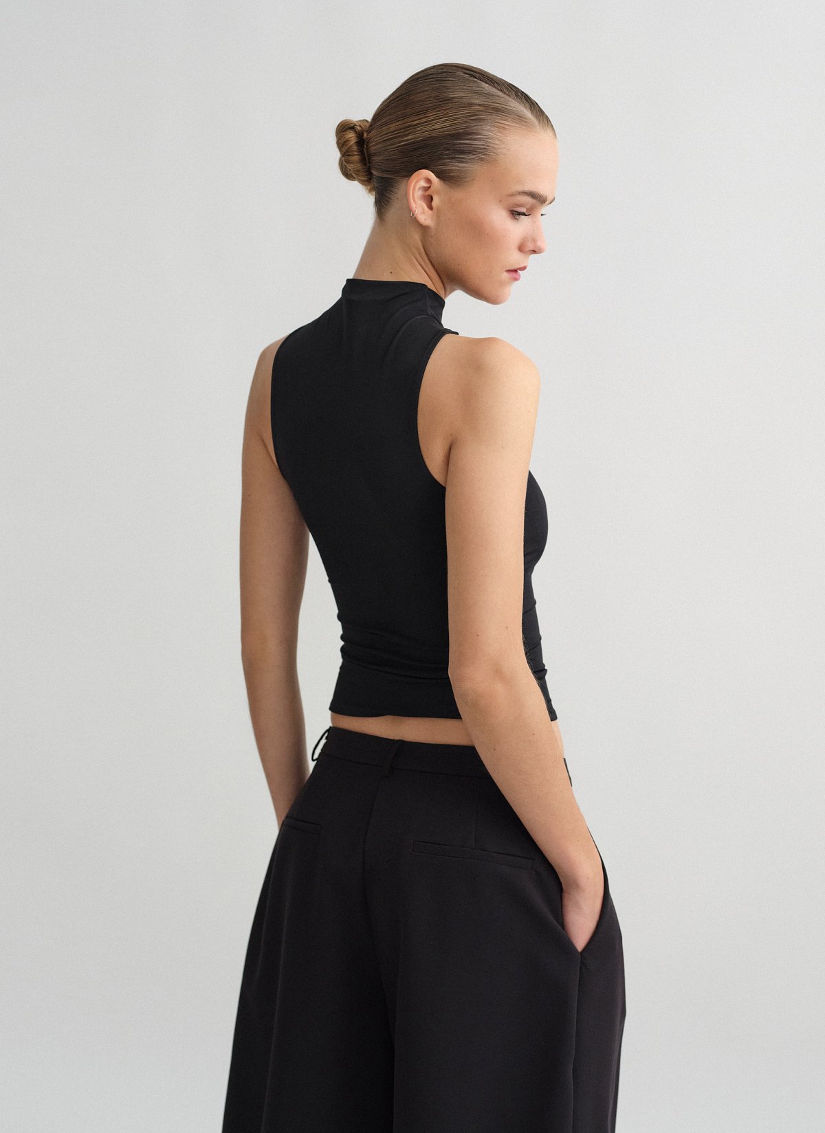 Sleeveless top with metallic detail-7