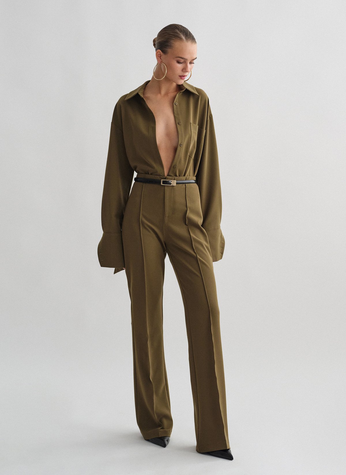 Γυναικείο ψηλόμεσο υφασμάτινο παντελόνι με διακοσμητικές ραφές