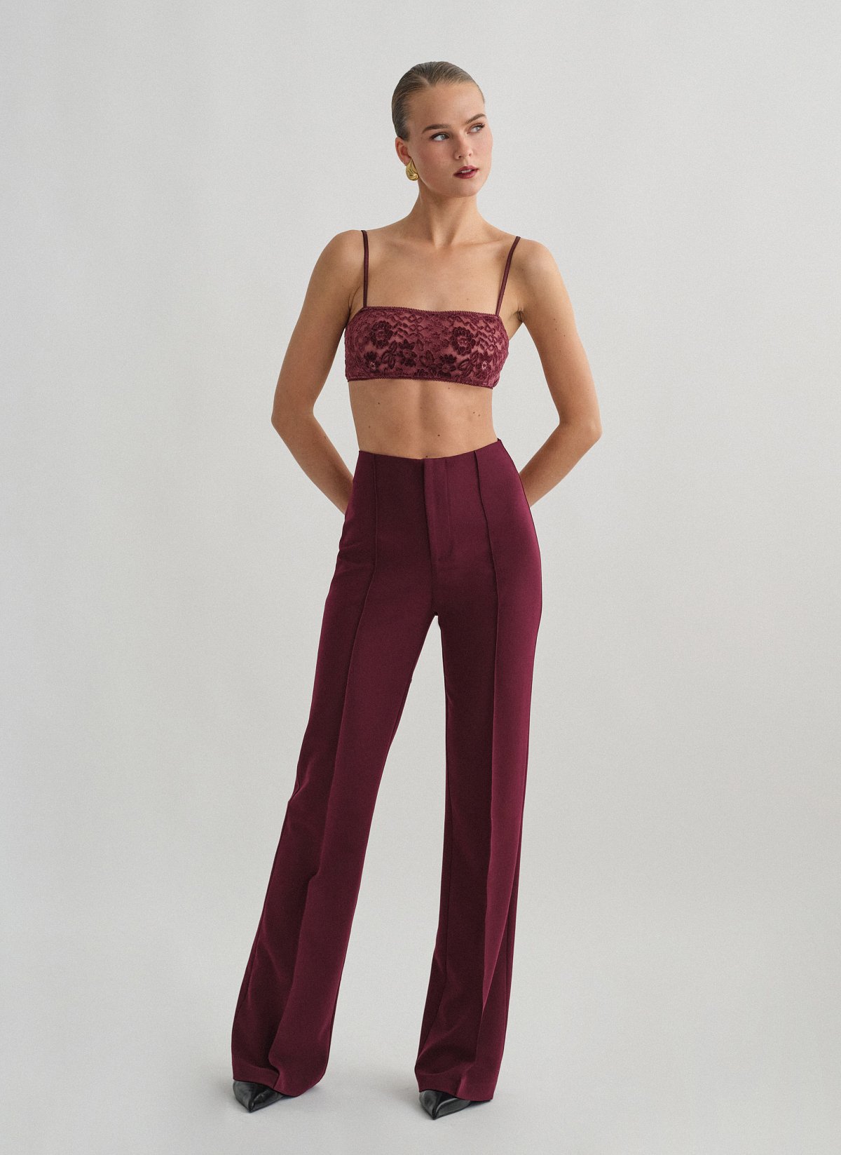 Γυναικείο ψηλόμεσο υφασμάτινο παντελόνι με διακοσμητικές ραφές