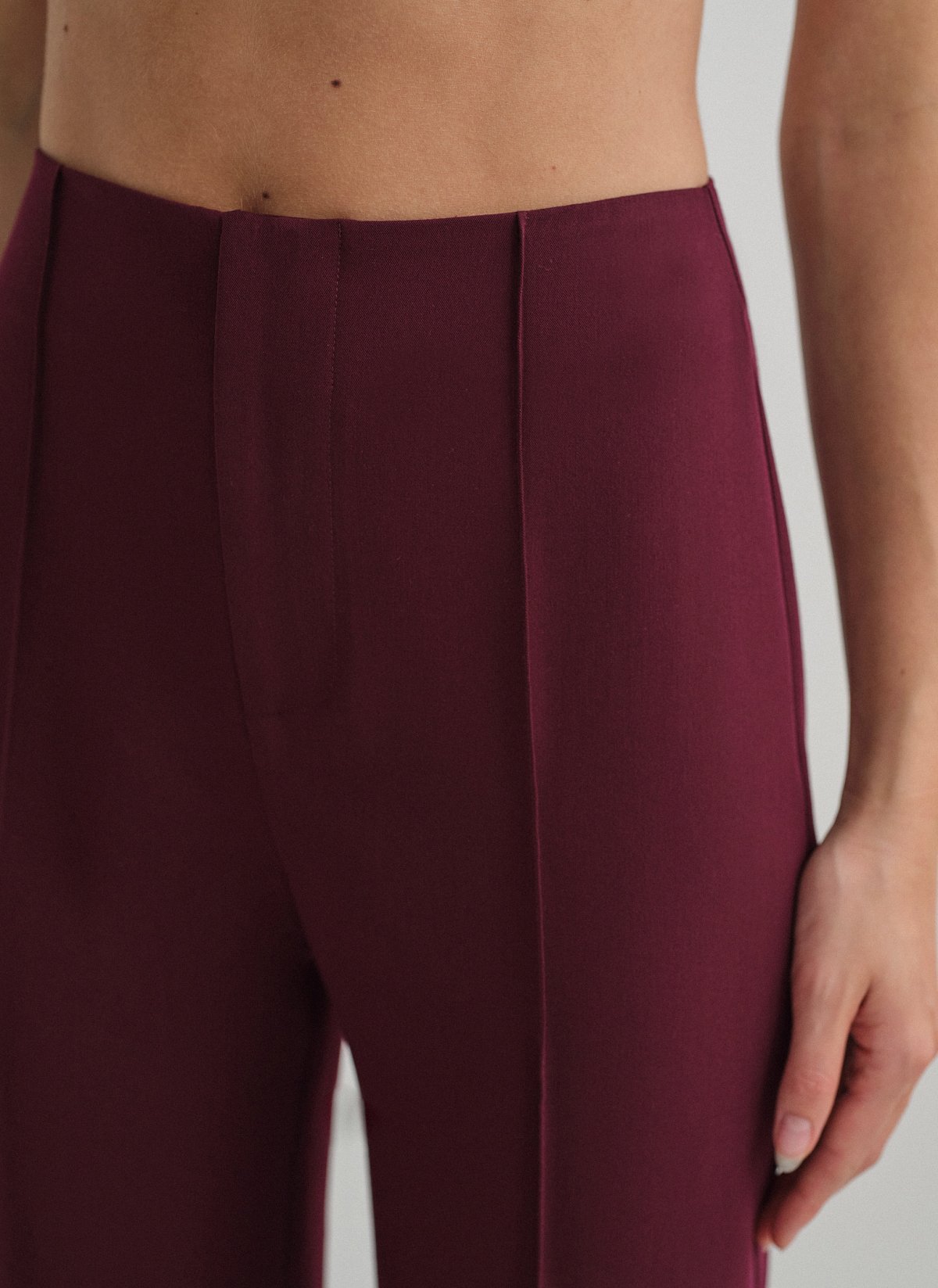 Γυναικείο ψηλόμεσο υφασμάτινο παντελόνι με διακοσμητικές ραφές