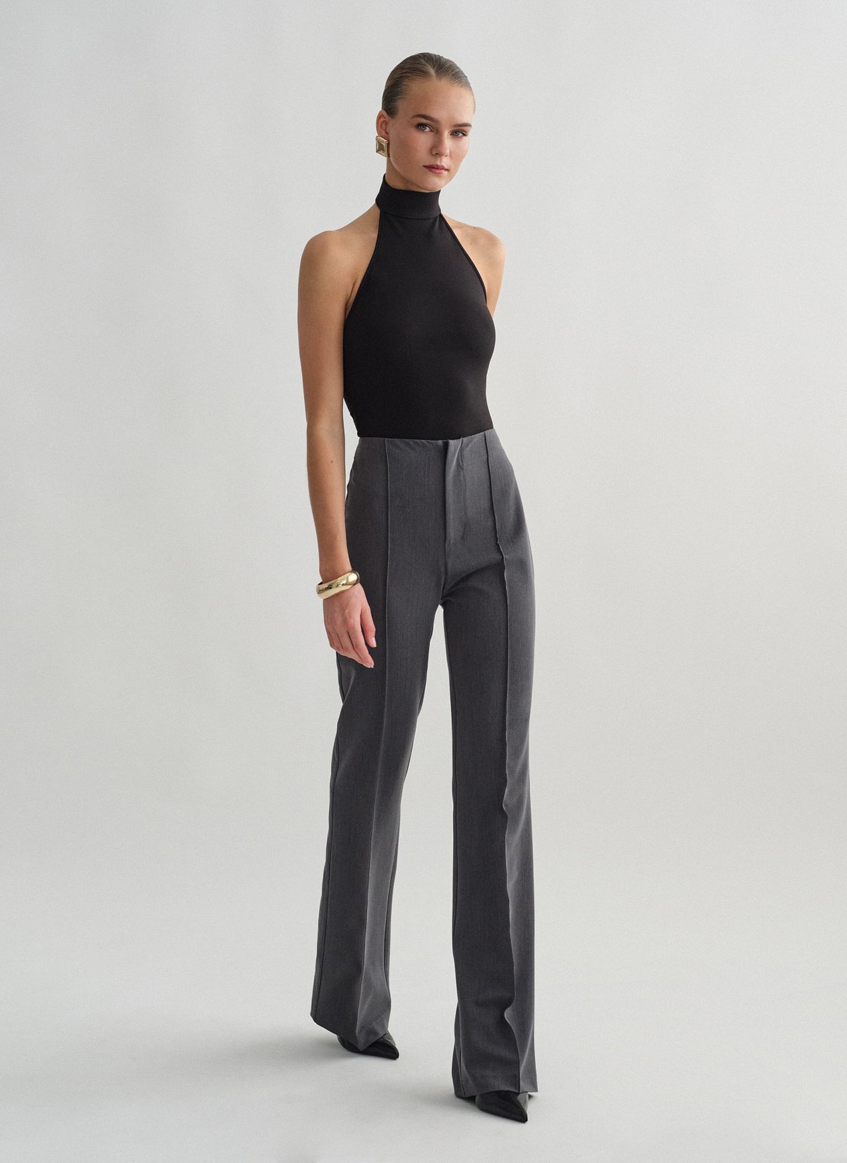 Γυναικείο ψηλόμεσο υφασμάτινο παντελόνι με διακοσμητικές ραφές