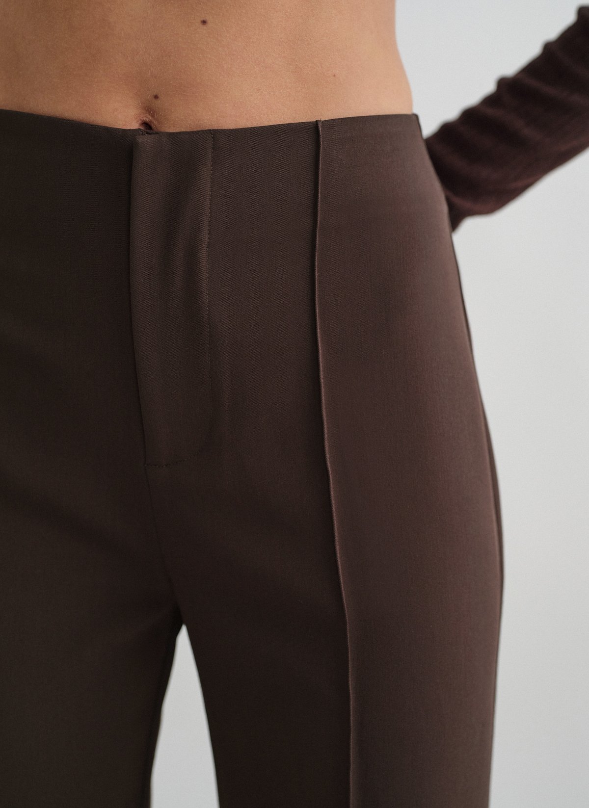 Γυναικείο ψηλόμεσο υφασμάτινο παντελόνι με διακοσμητικές ραφές