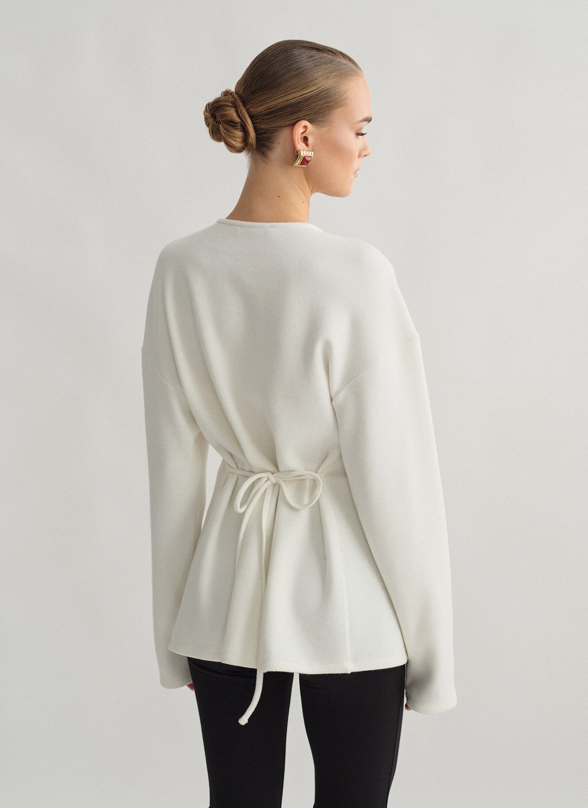 Γυναικεία πλεκτή μακρυμάνικη ζακέτα με δέσιμο