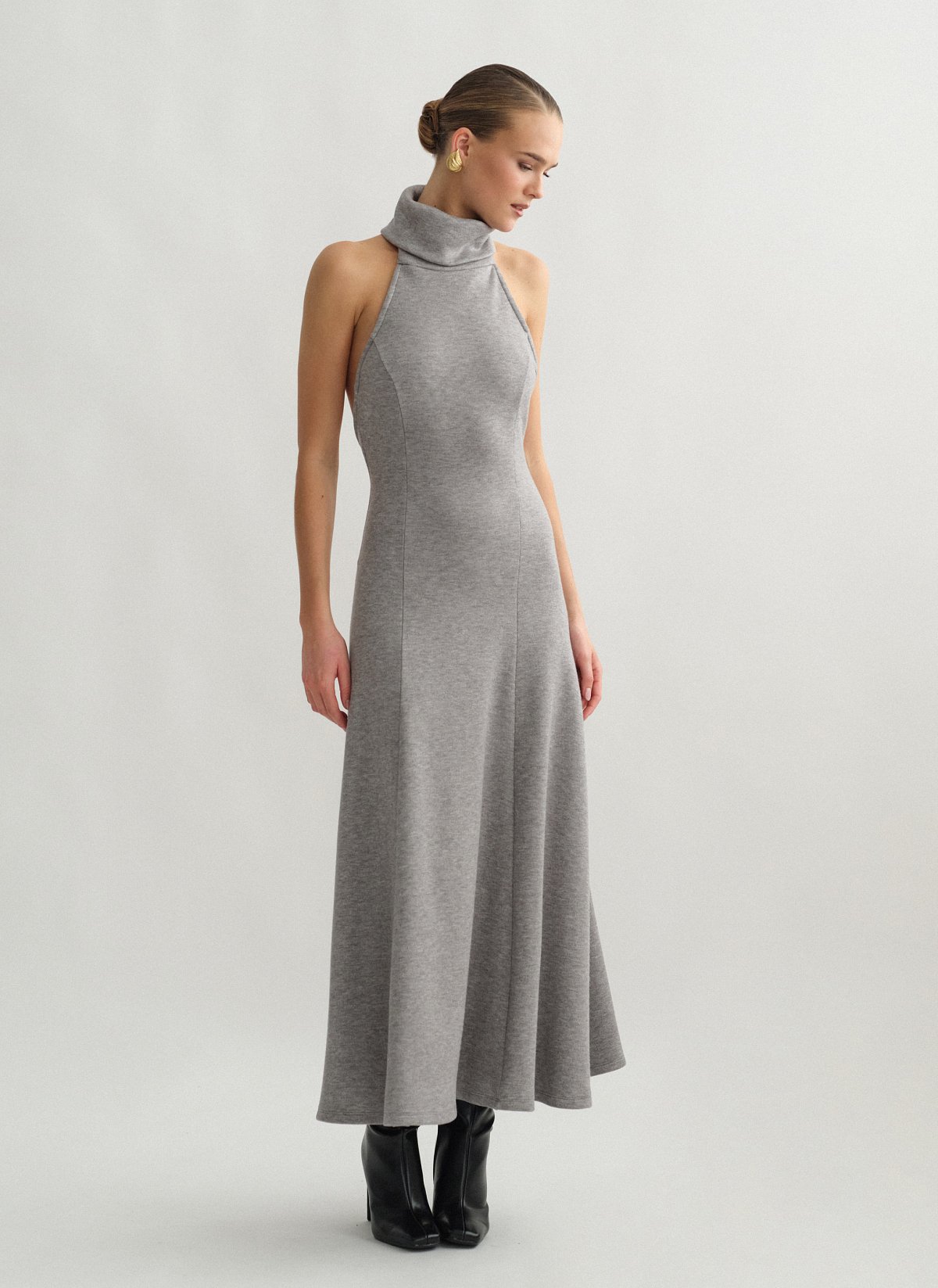 Γυναικείο μακρύ πλεκτό φόρεμα με ανοιχτή πλάτη