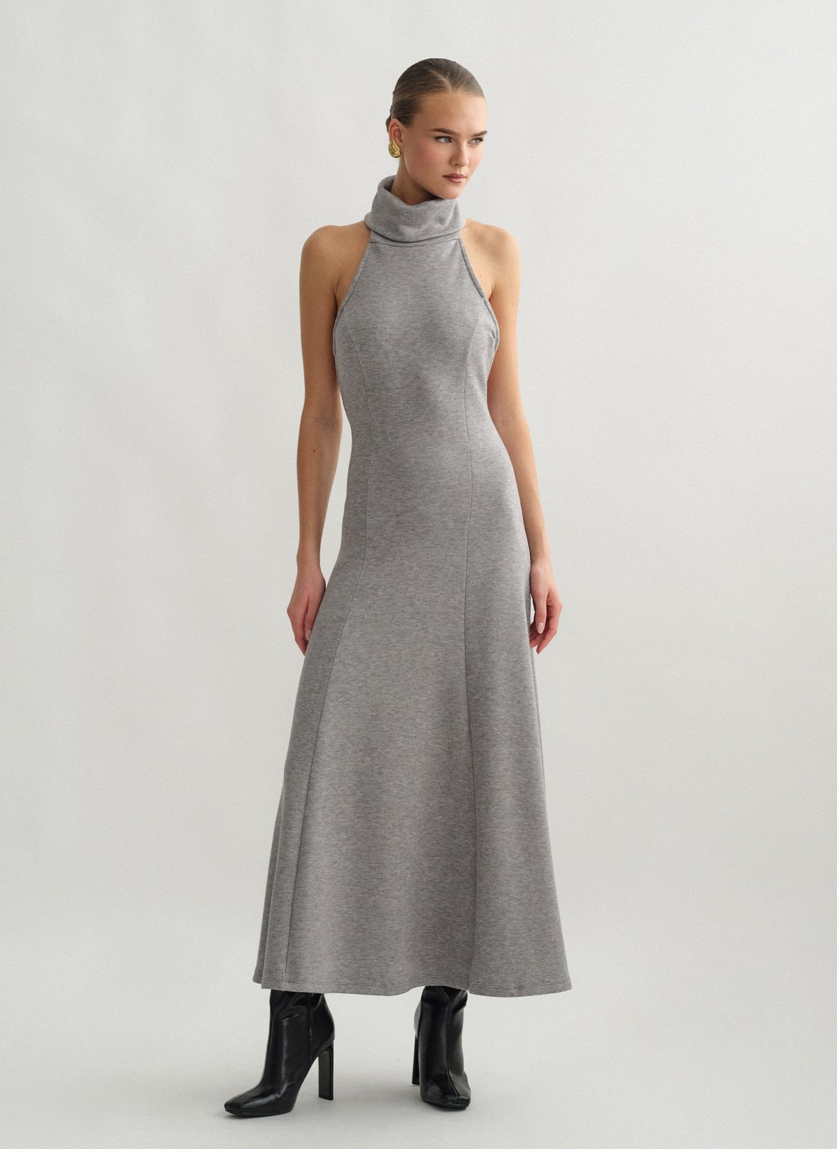 Γυναικείο μακρύ πλεκτό φόρεμα με ανοιχτή πλάτη