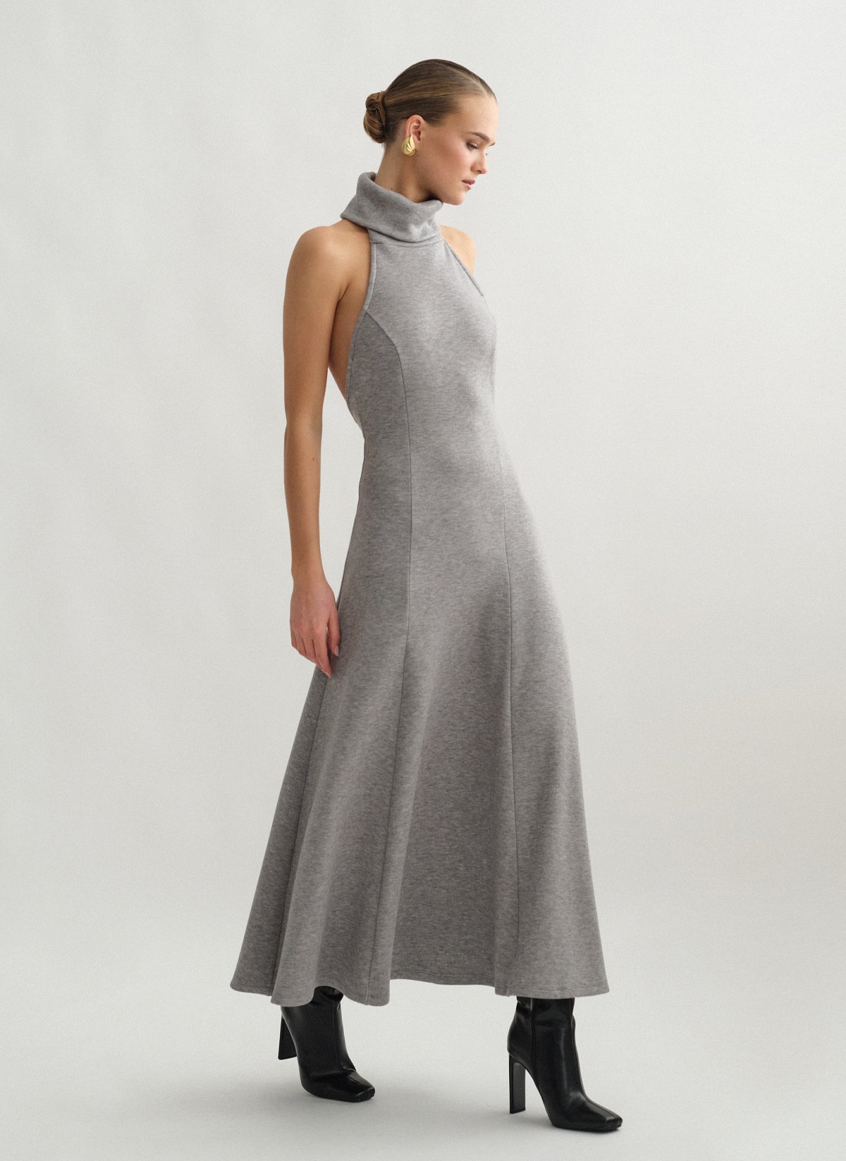 Γυναικείο μακρύ πλεκτό φόρεμα με ανοιχτή πλάτη